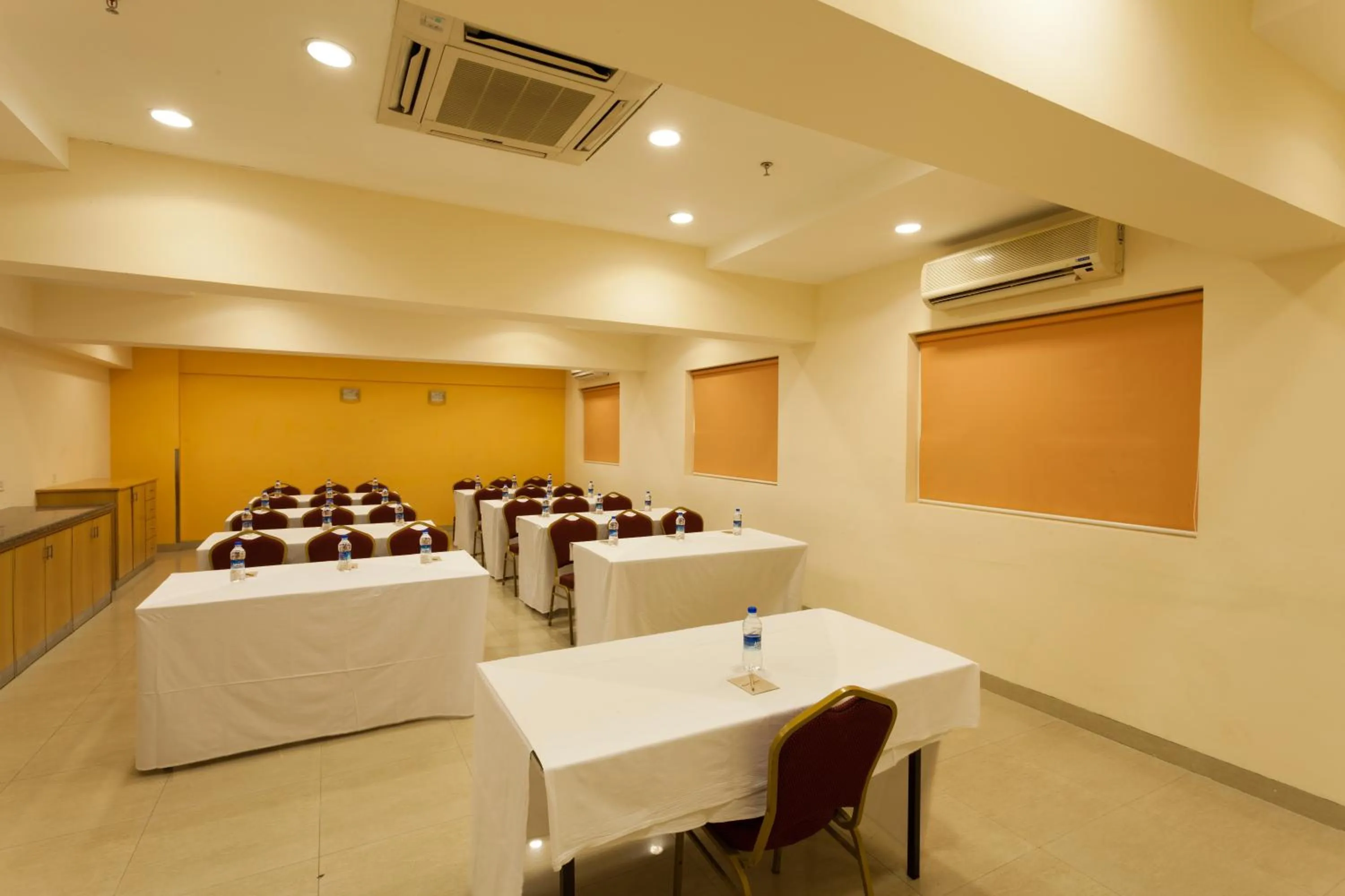 Meeting/conference room in Ginger Ahmedabad Vastrapur