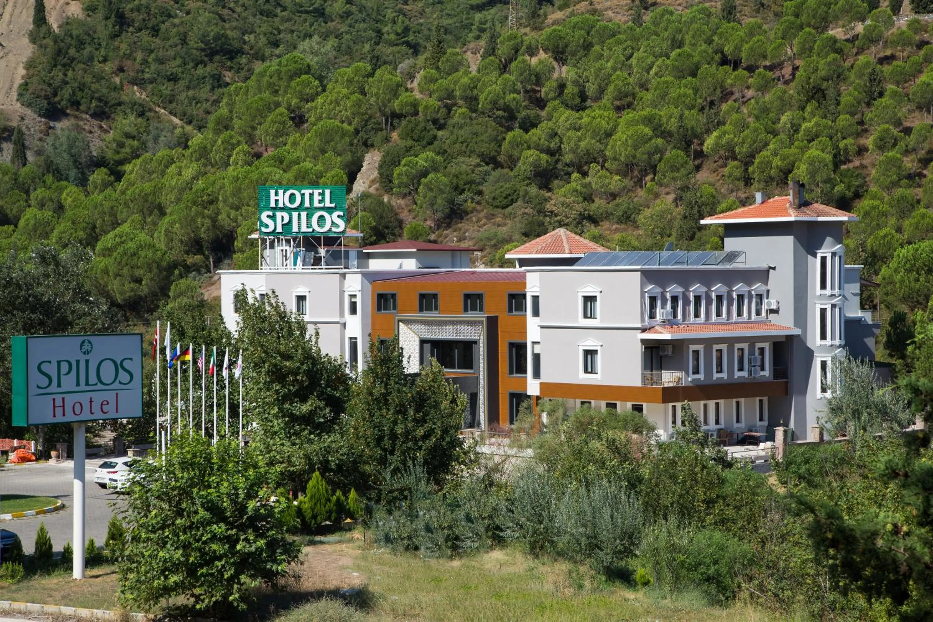 Facade/entrance in Spilos Hotel