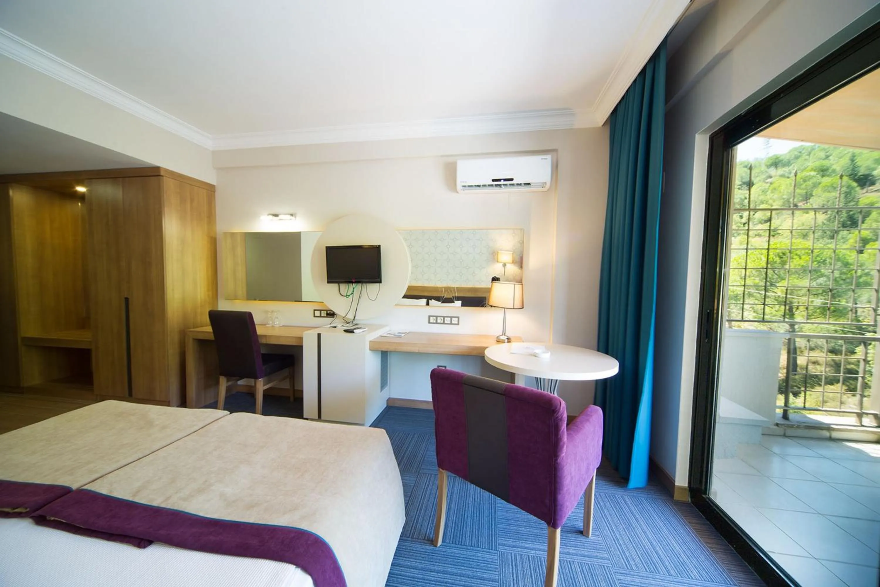 Balcony/Terrace, Bed in Spilos Hotel