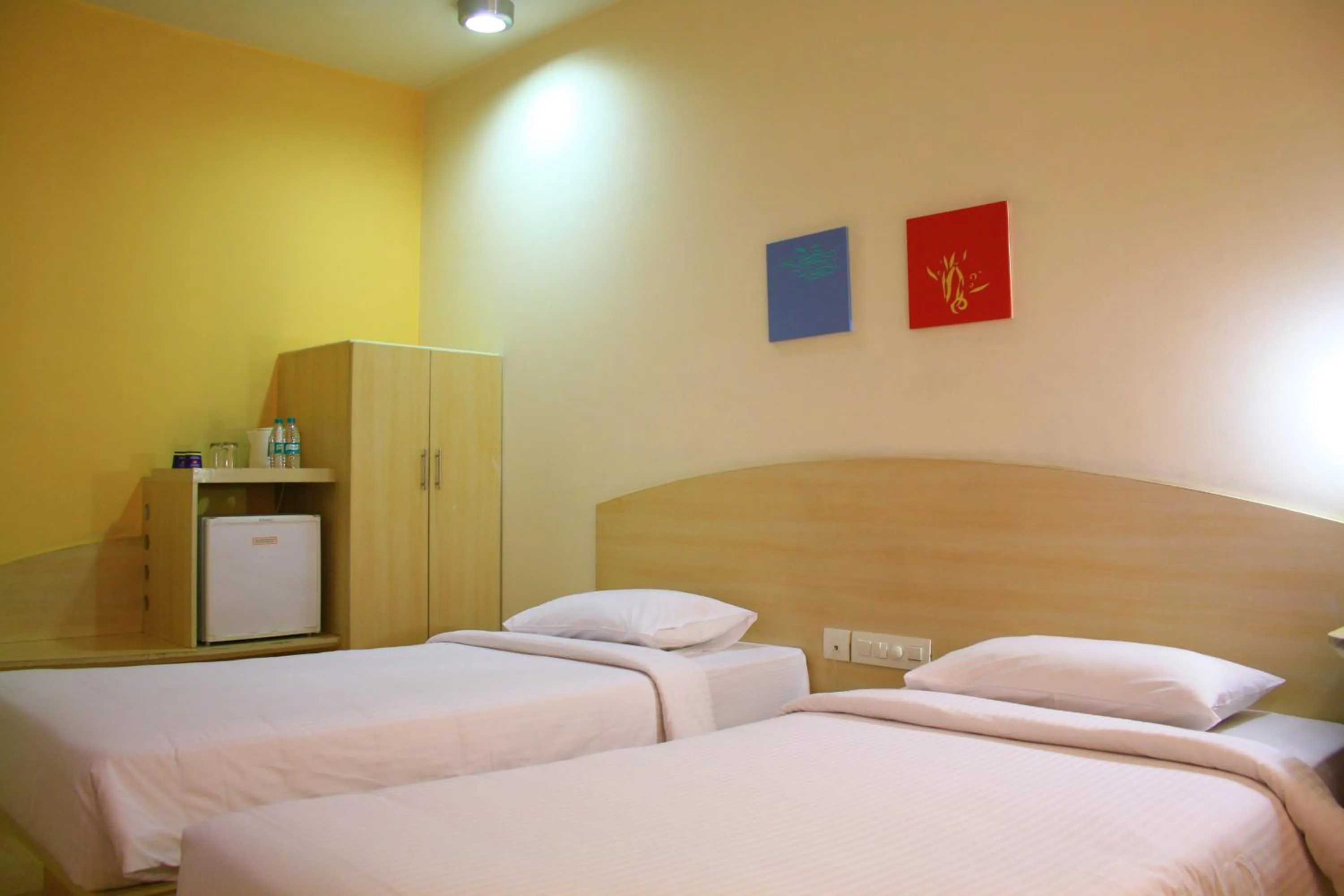 Photo of the whole room, Bed in Ginger Pune - Pimpri