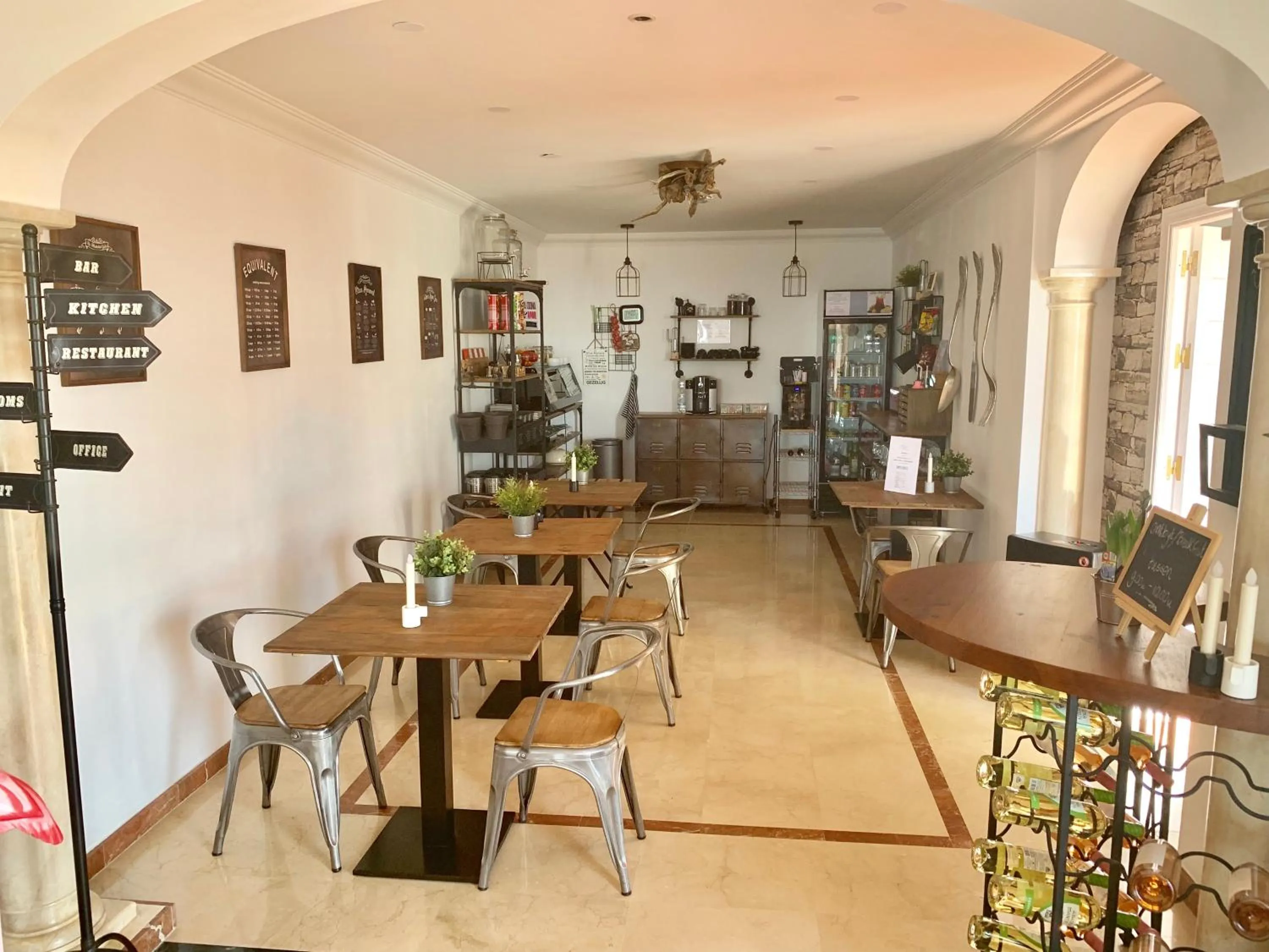 Restaurant/places to eat in Villa Mañana