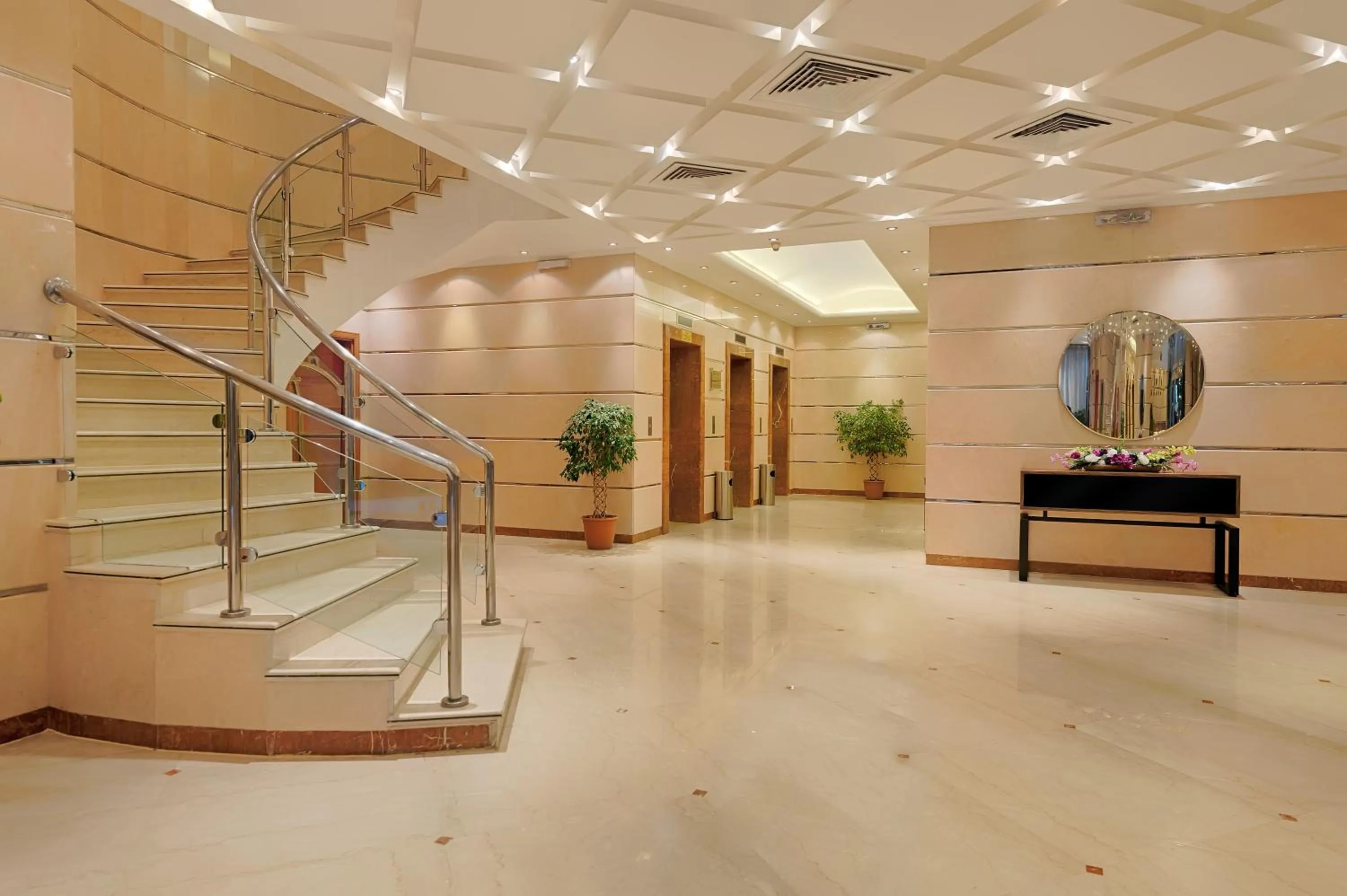 Lobby or reception in Snaf Inn ِAzizia Hotel