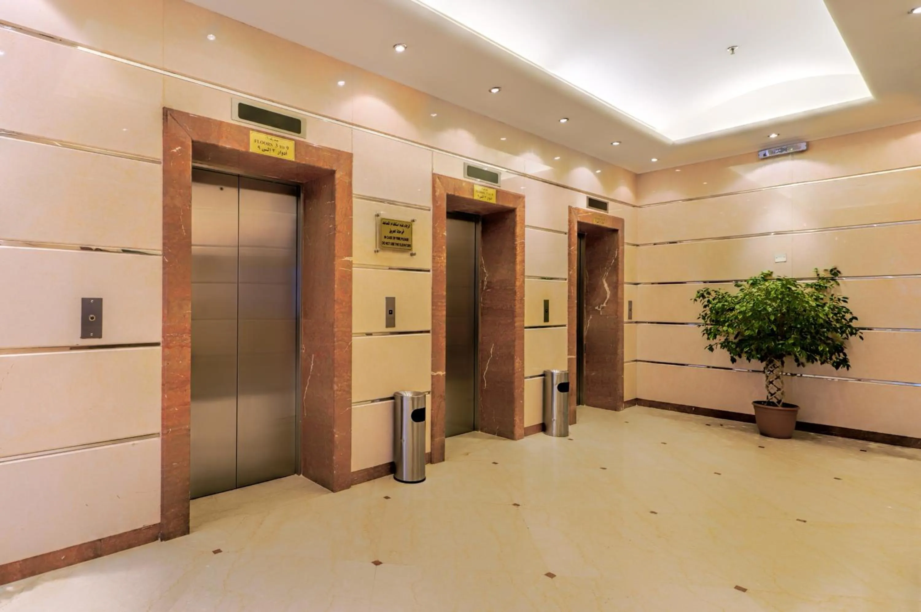 elevator in Snaf Inn ِAzizia Hotel