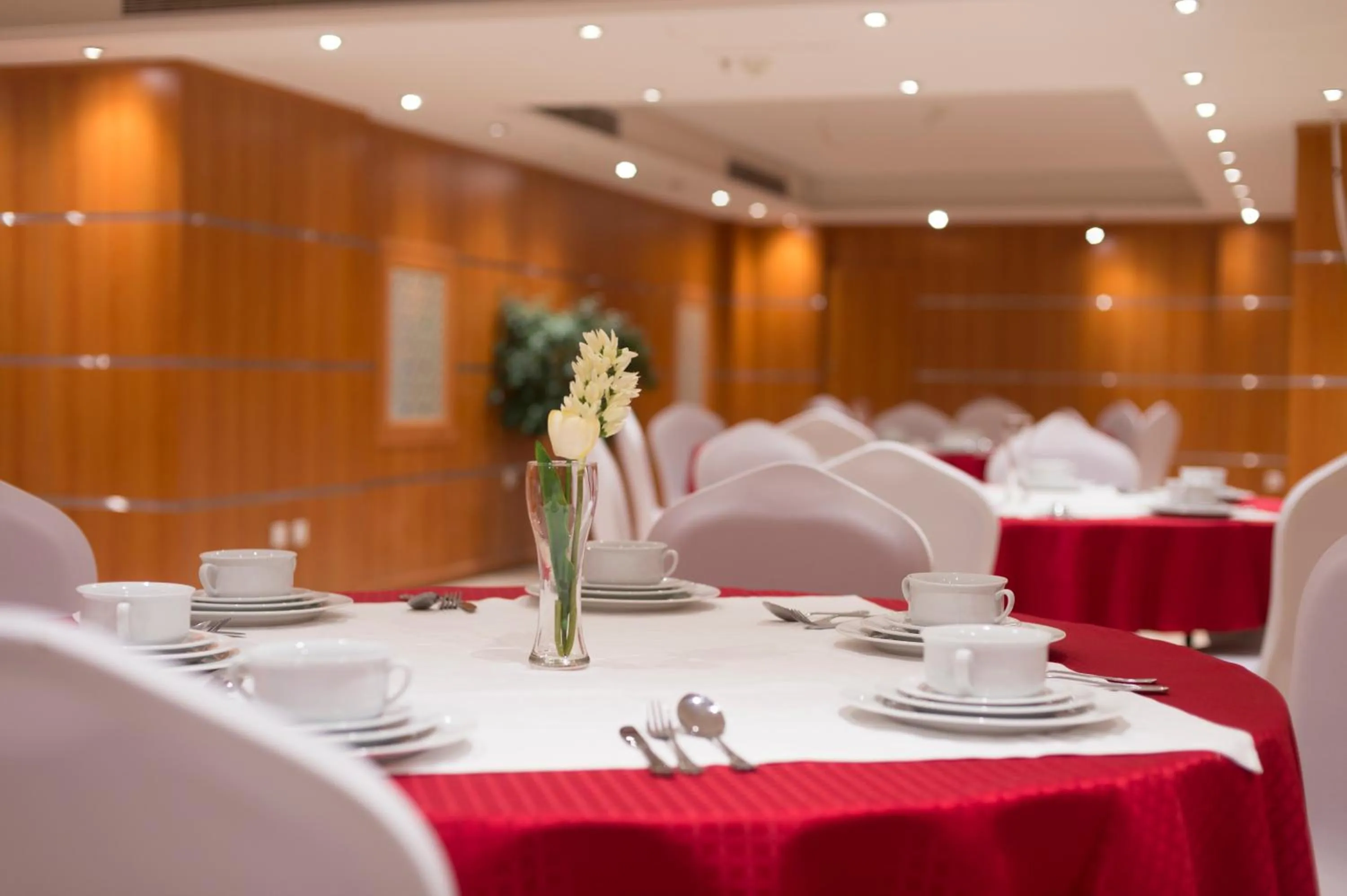 Restaurant/places to eat in Snaf Inn ِAzizia Hotel