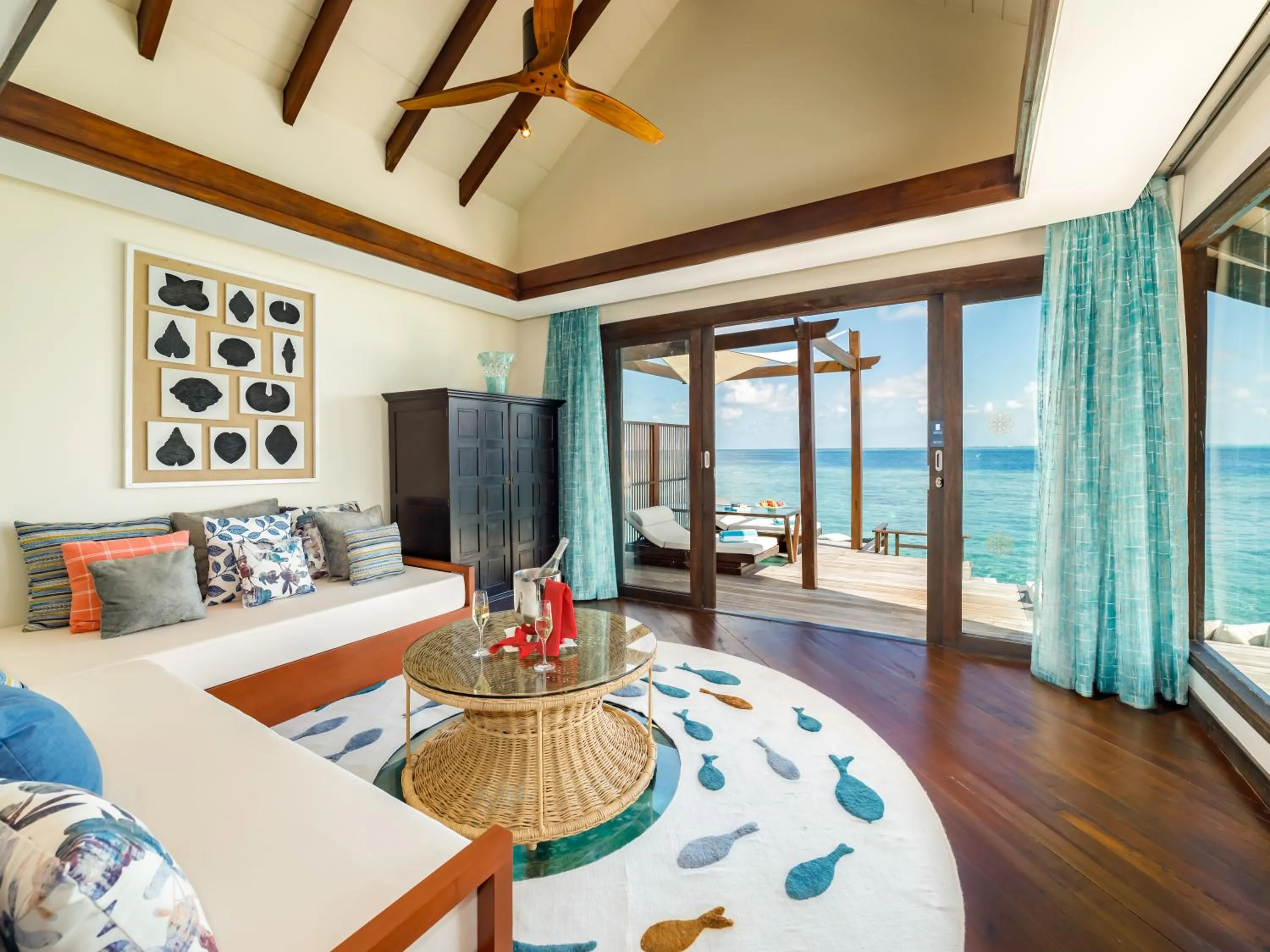 Living room, Bed in OZEN RESERVE BOLIFUSHI - Luxury All Inclusive with Free Transfers