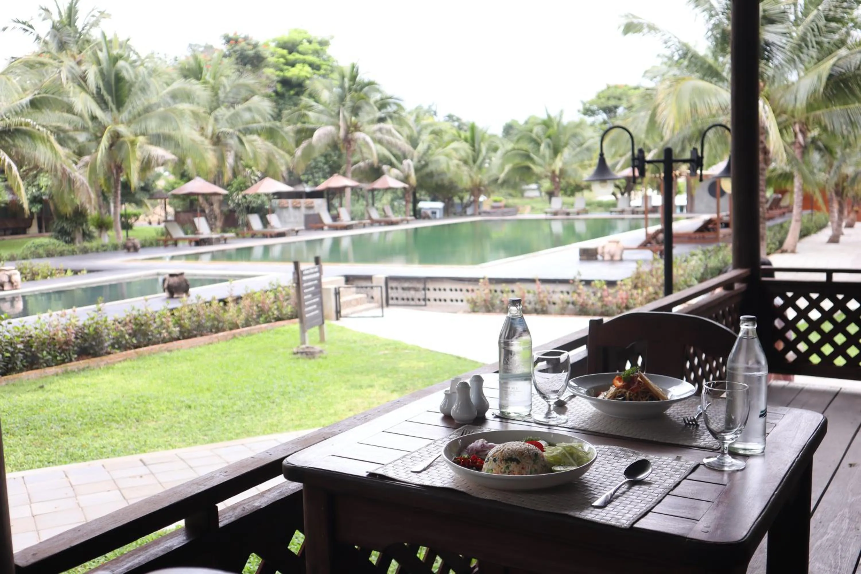 Restaurant/places to eat in Royal River Kwai Resort and Spa