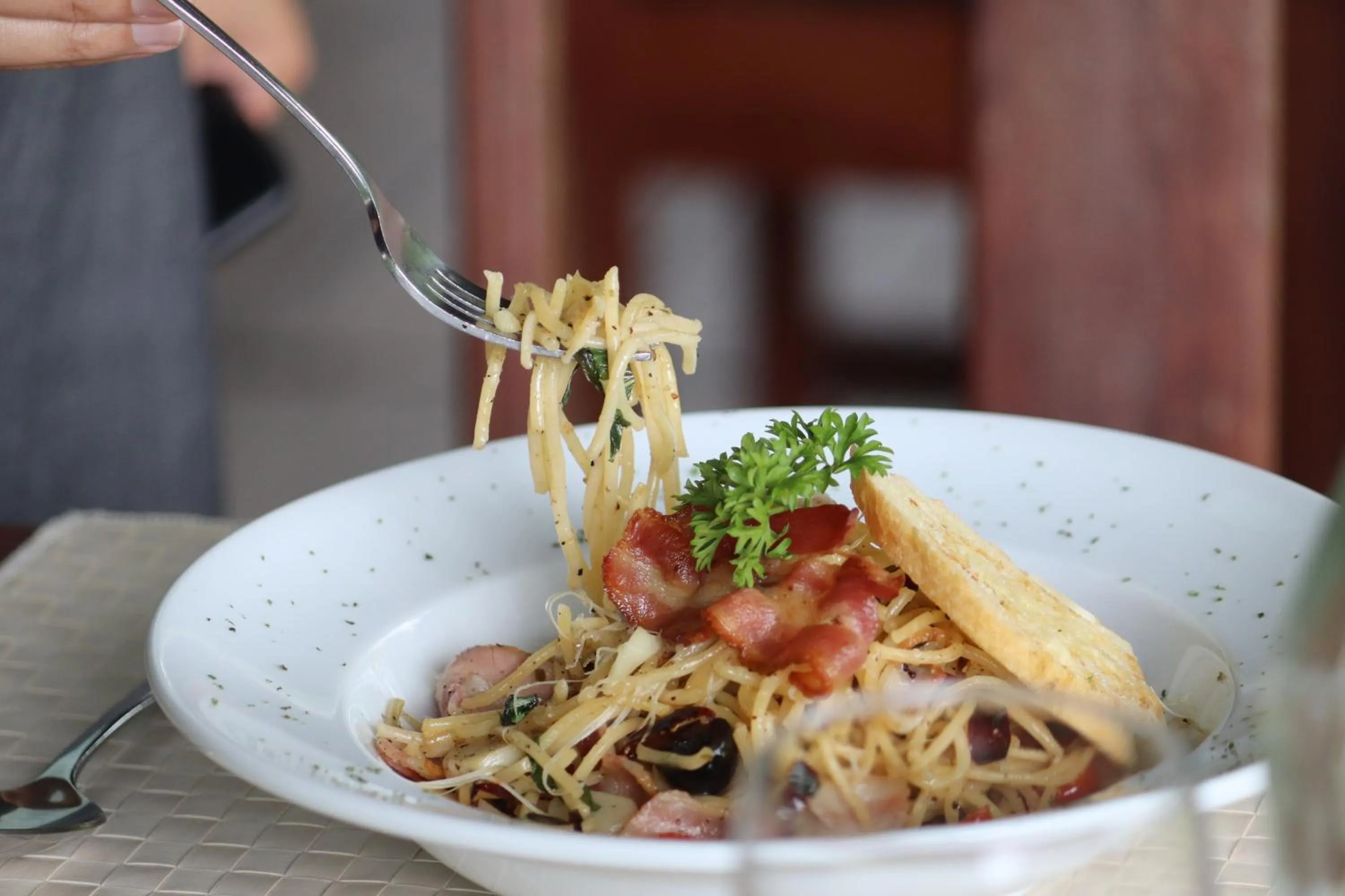 Restaurant/places to eat in Royal River Kwai Resort and Spa