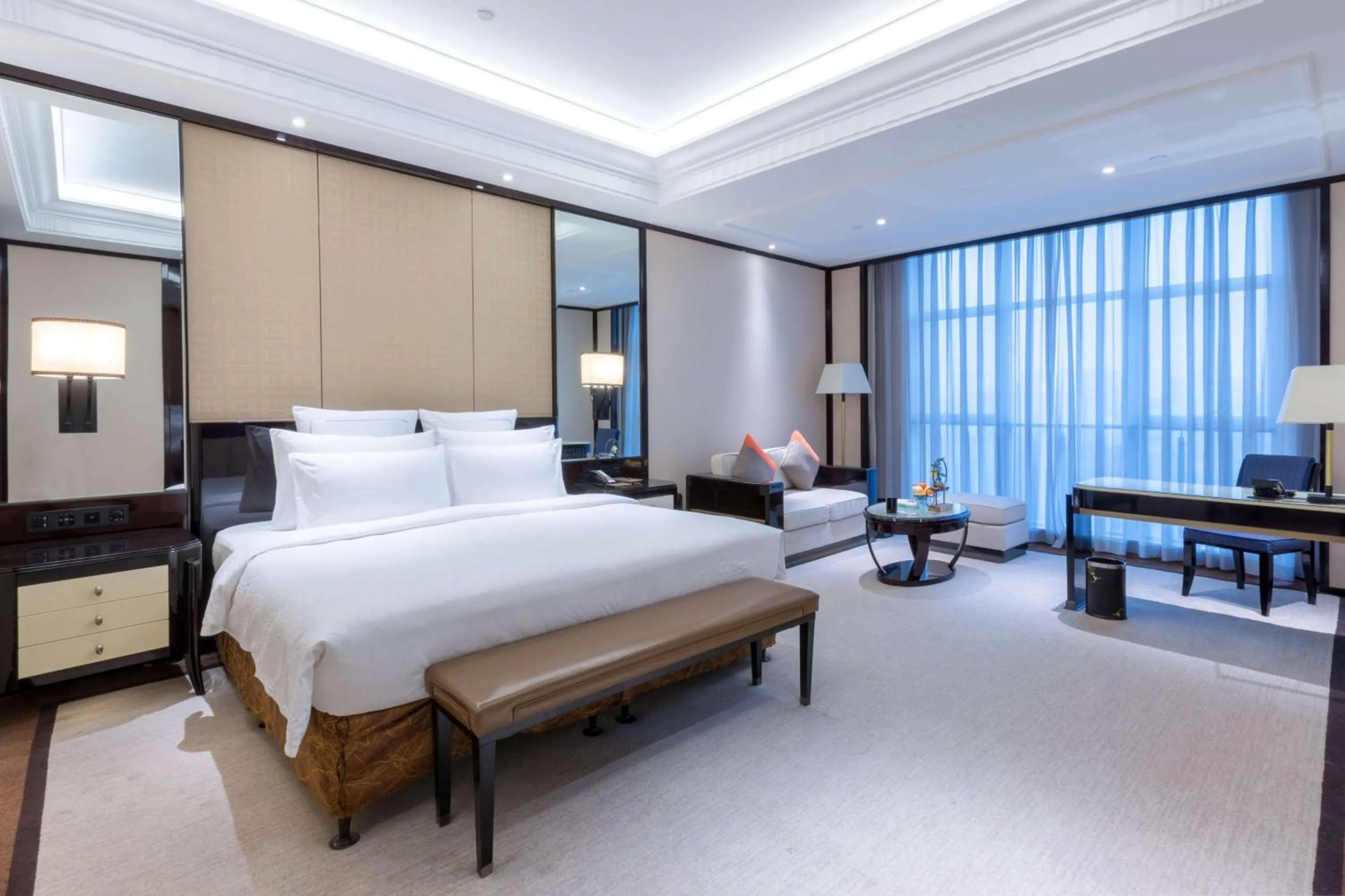 Photo of the whole room, Bed in Wyndham Grand Plaza Royale Ningbo