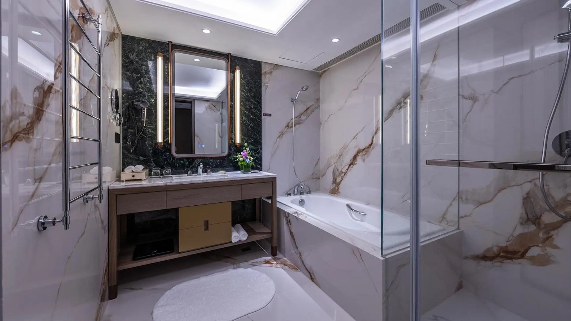 Shower in Wyndham Grand Plaza Royale Ningbo