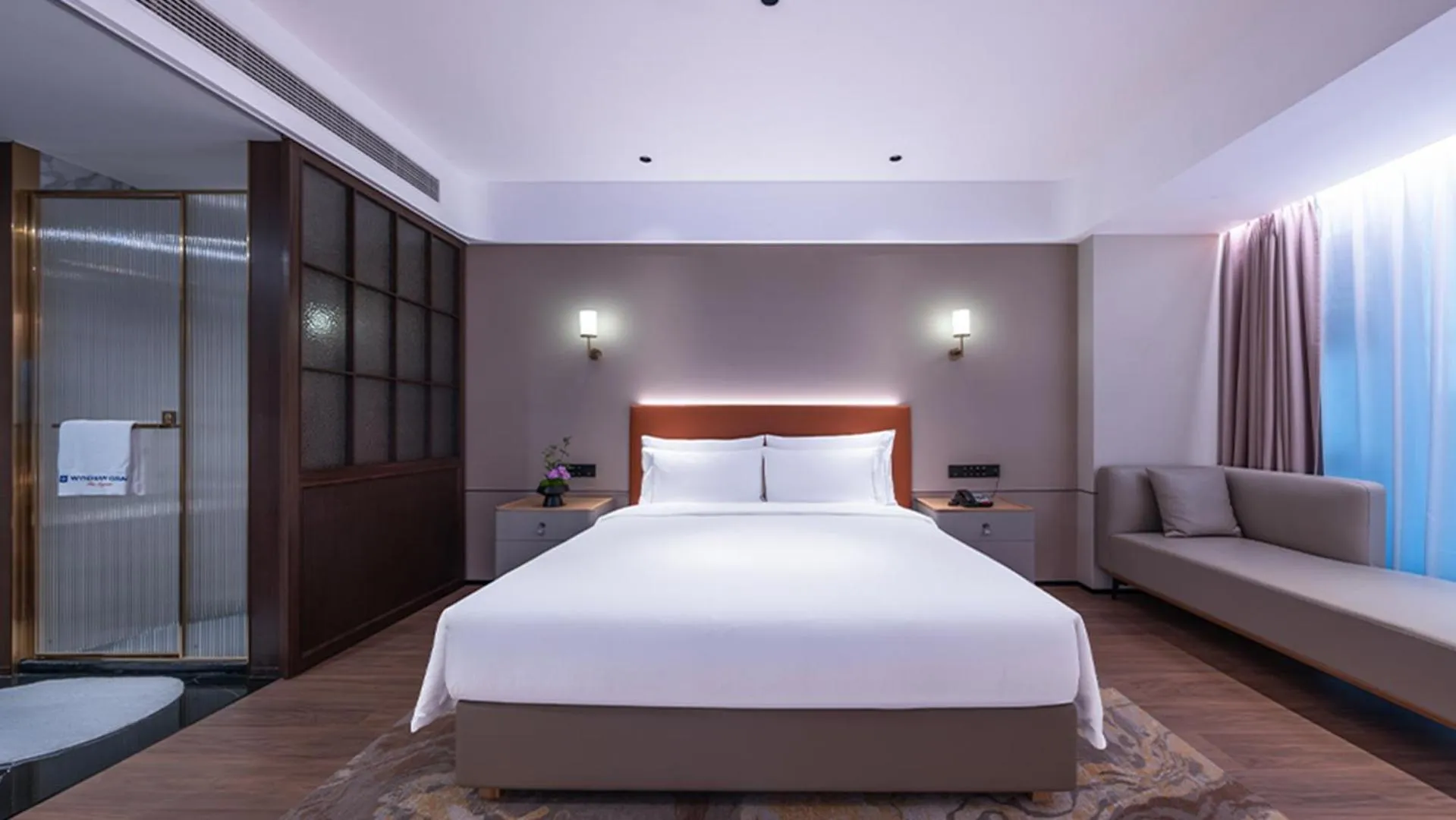 Bed in Wyndham Grand Plaza Royale Ningbo