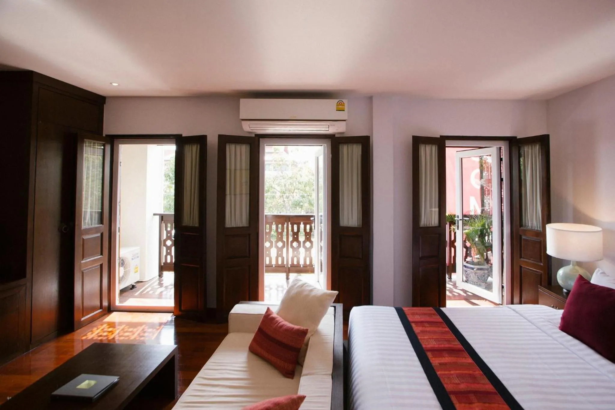 Photo of the whole room, Bed in Villa Lantara Chiangmai