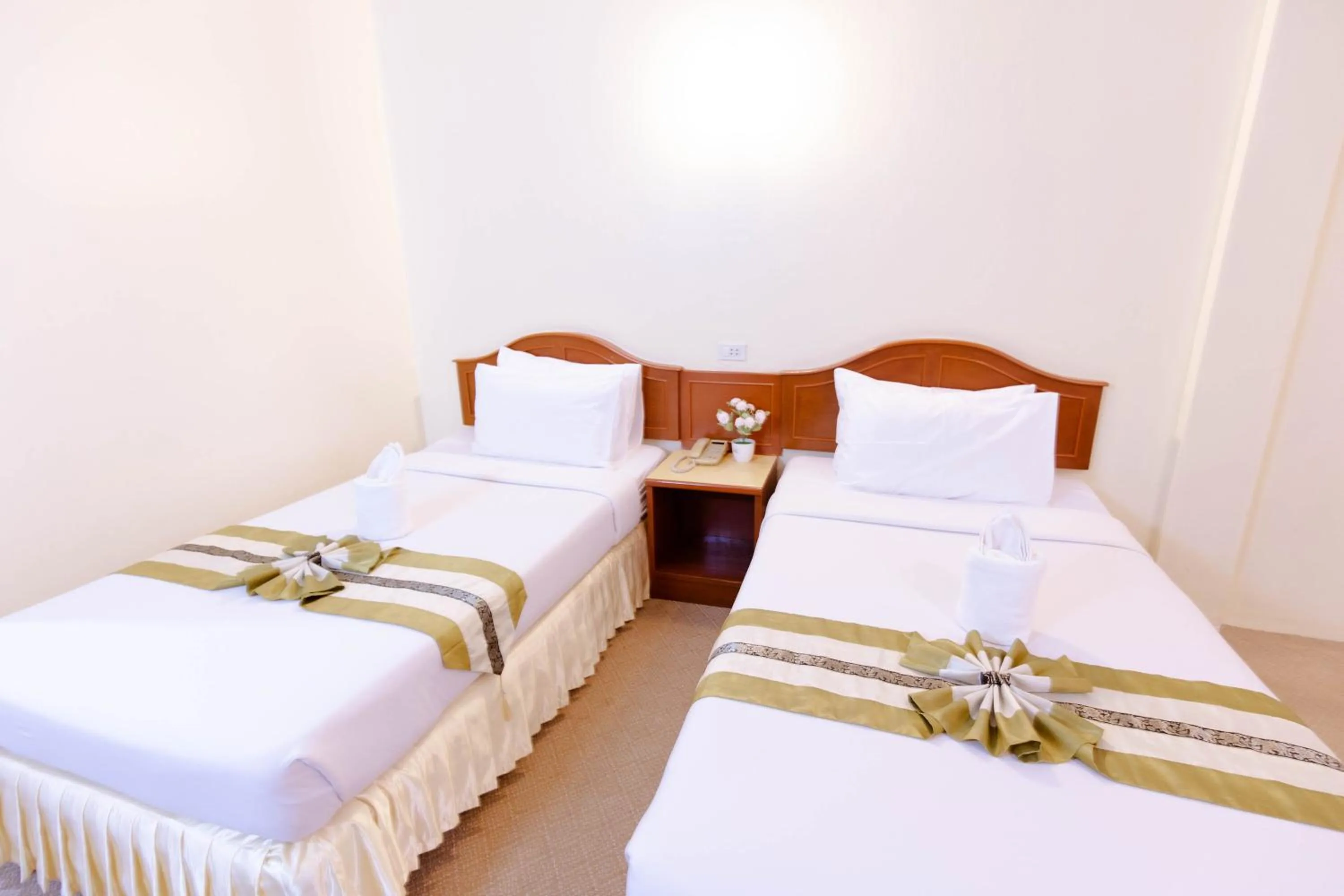 Bedroom, Bed in Chumphon Gardens Hotel