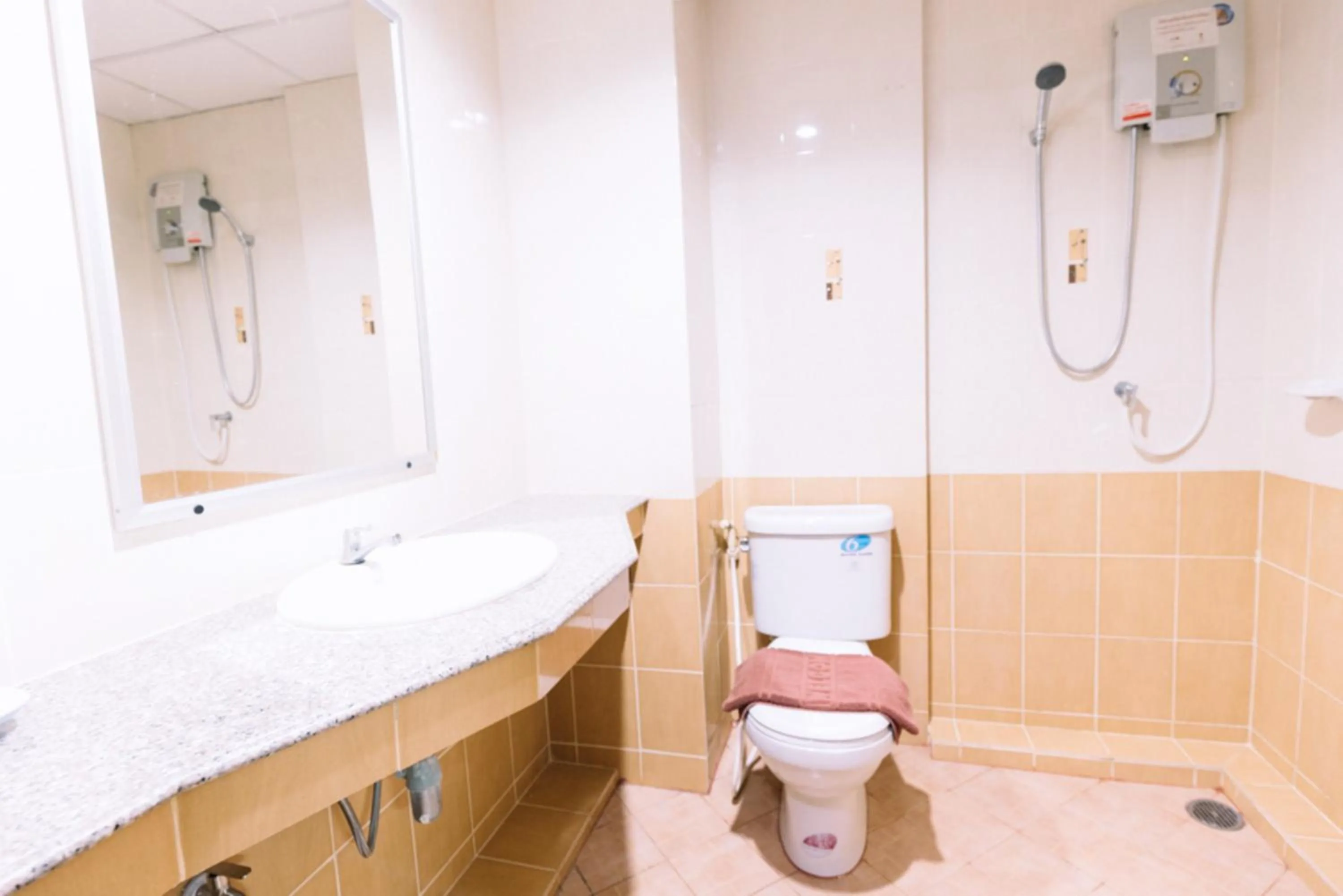 Bathroom in Chumphon Gardens Hotel