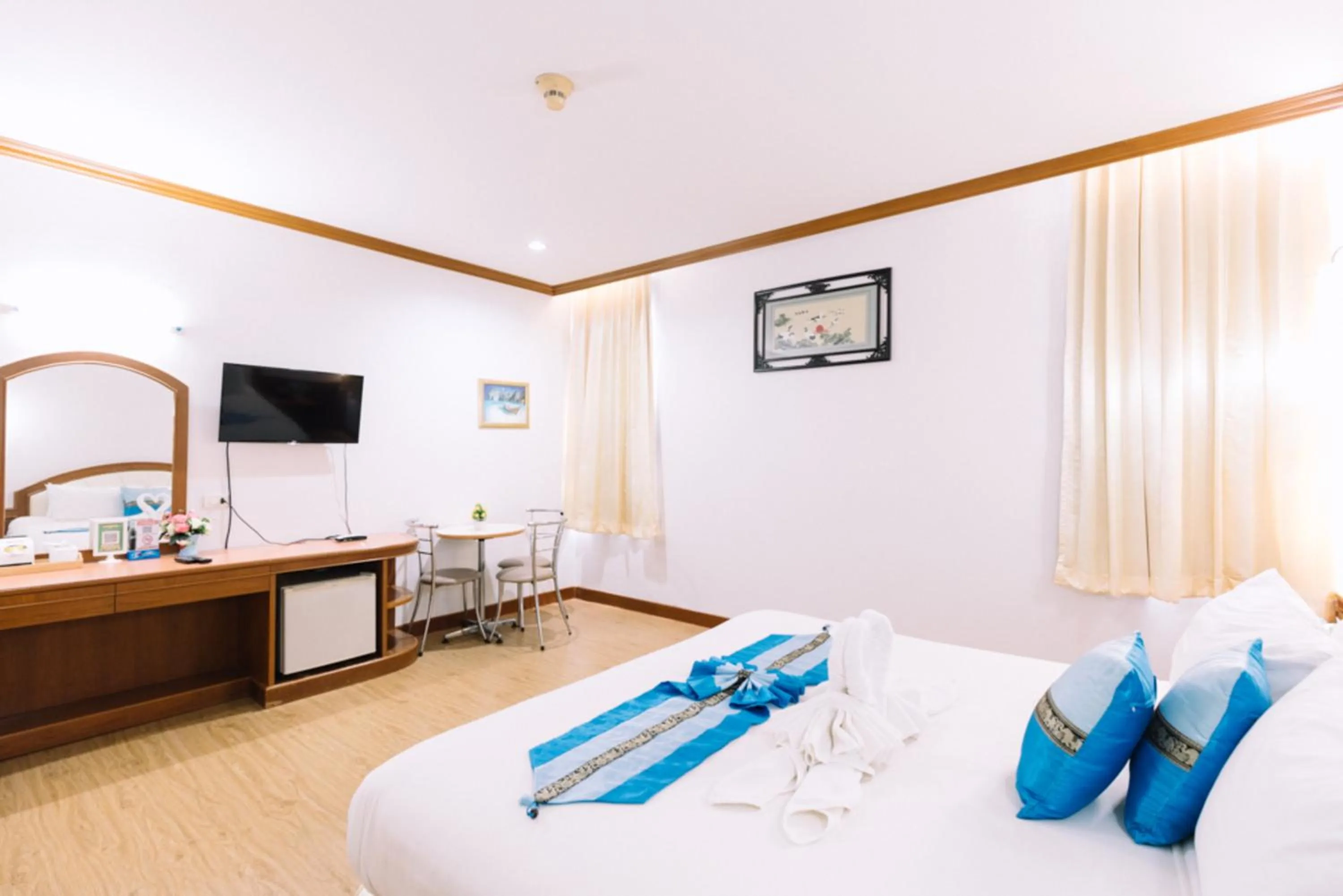Bedroom, Bed in Chumphon Gardens Hotel
