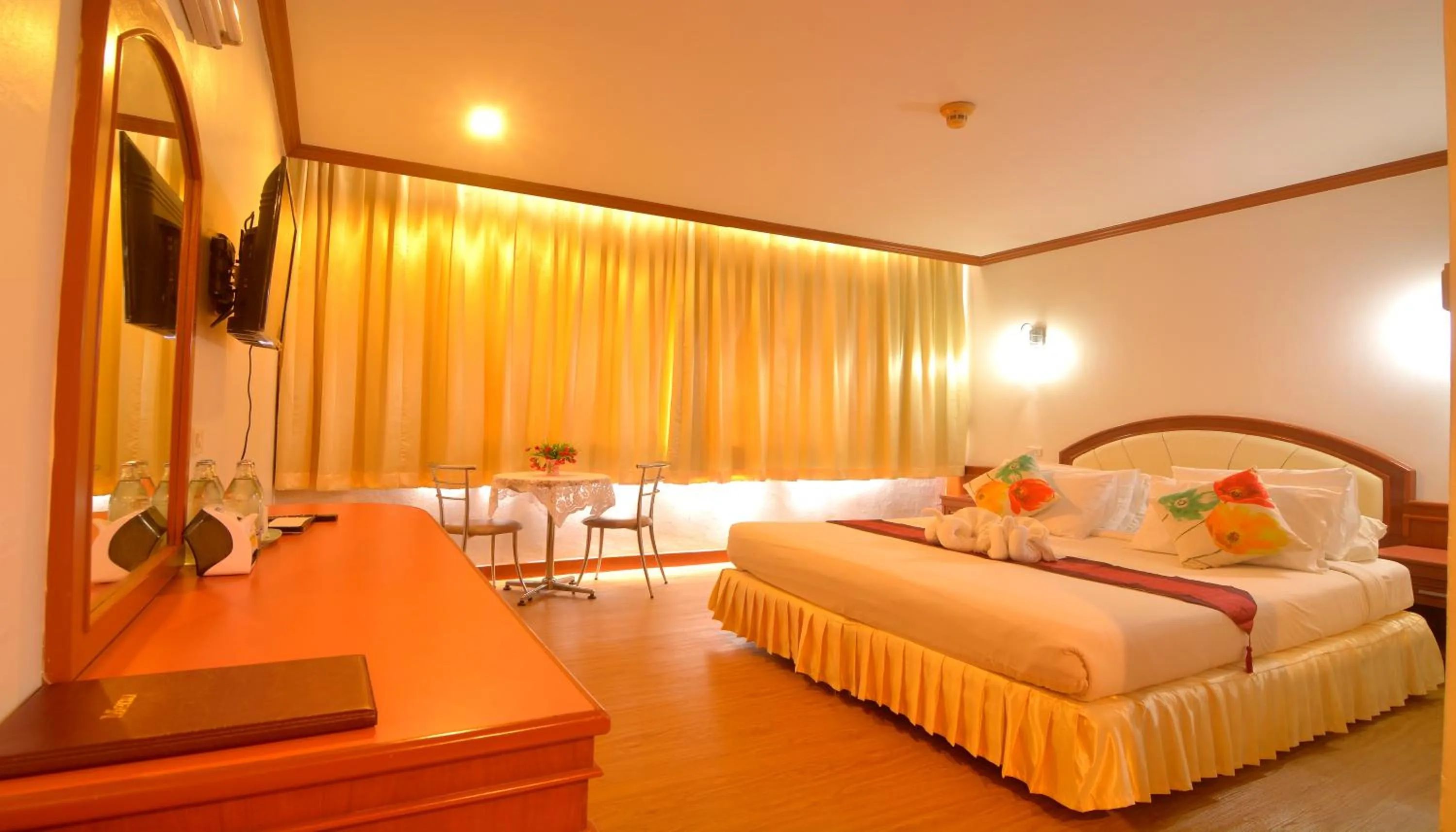 Photo of the whole room, Bed in Chumphon Gardens Hotel