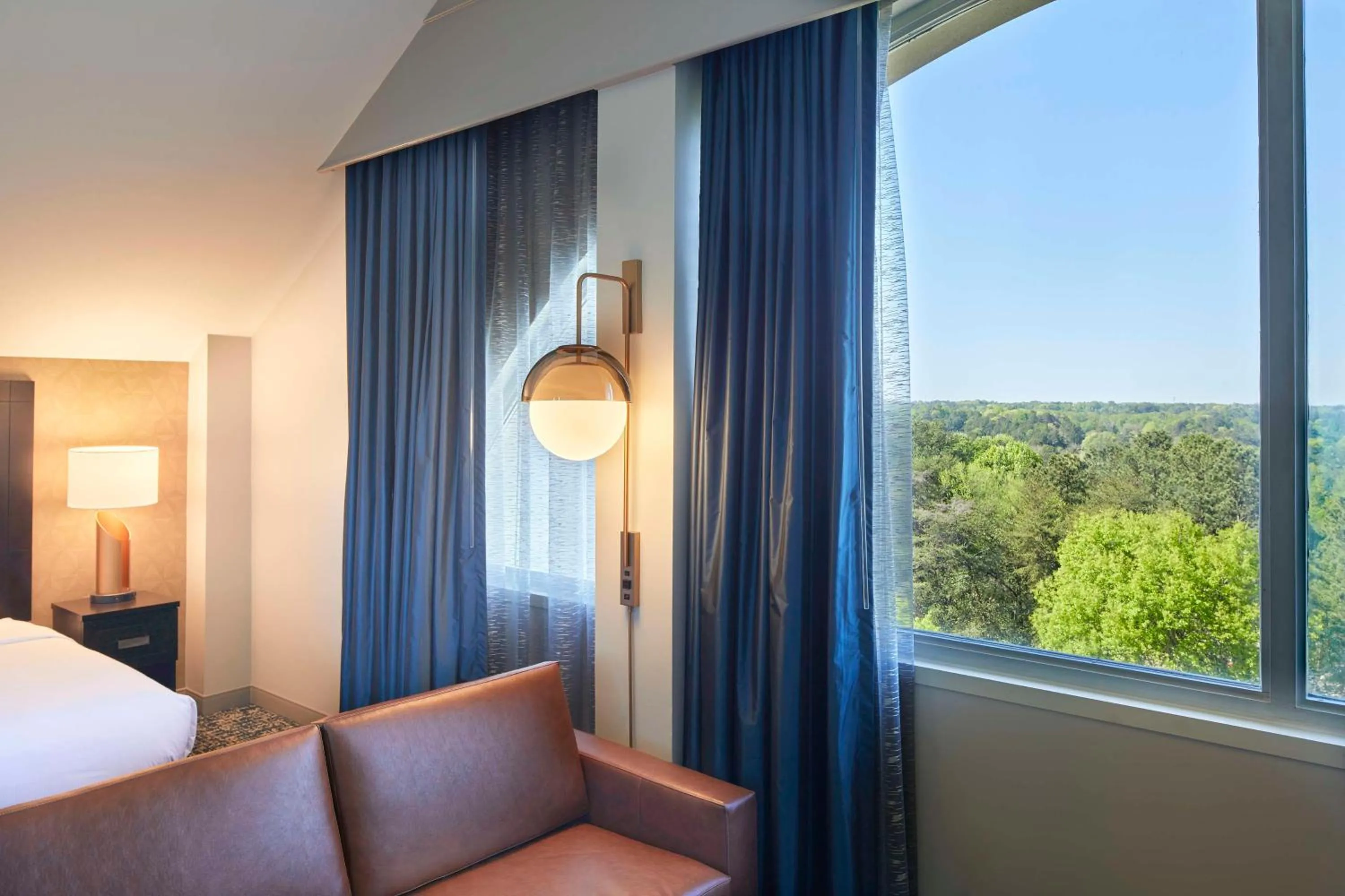 View (from property/room), Bed in DoubleTree by Hilton Atlanta/Roswell - Alpharetta Area