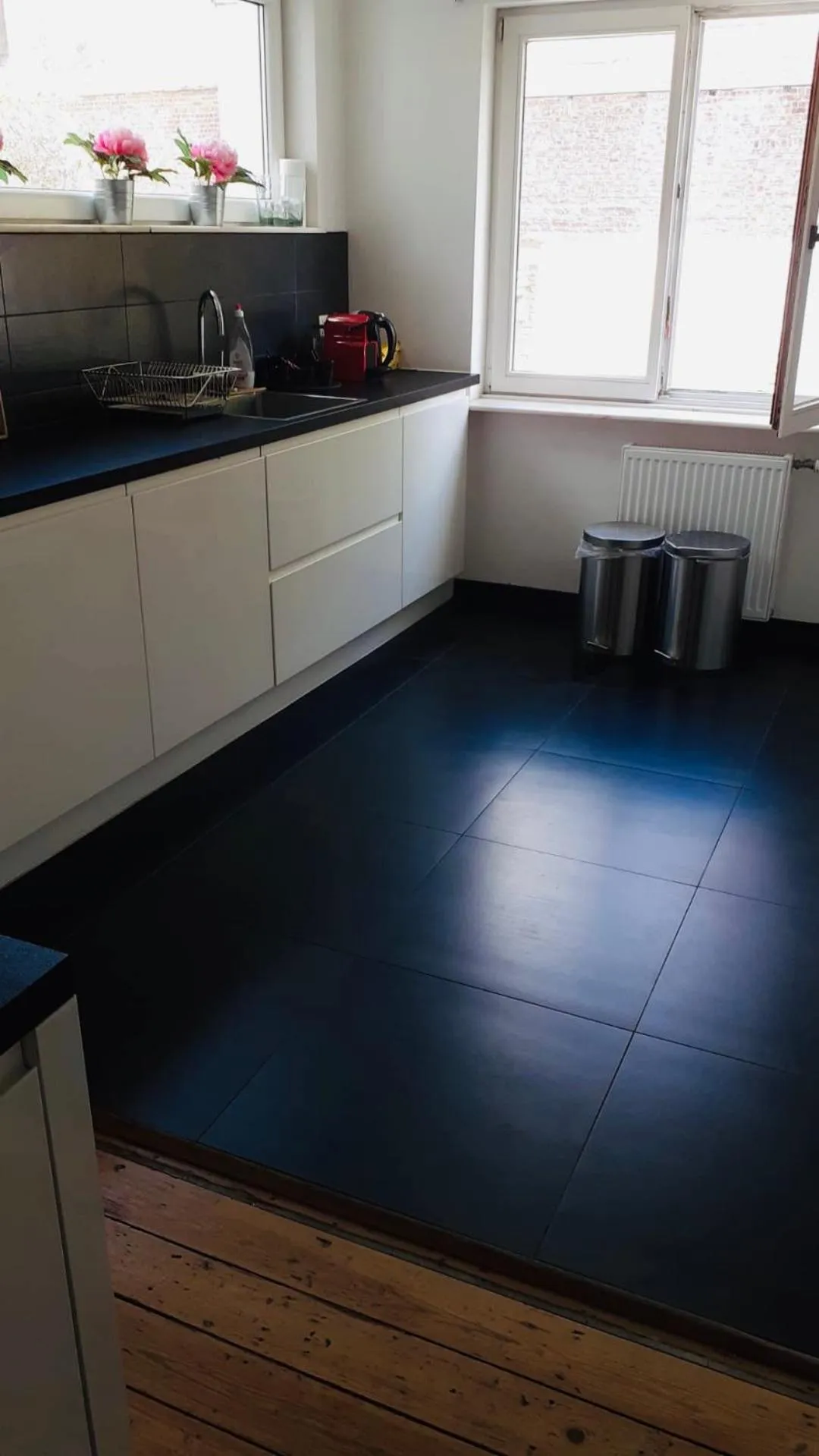 Communal kitchen in Chic Cocoon Guest House