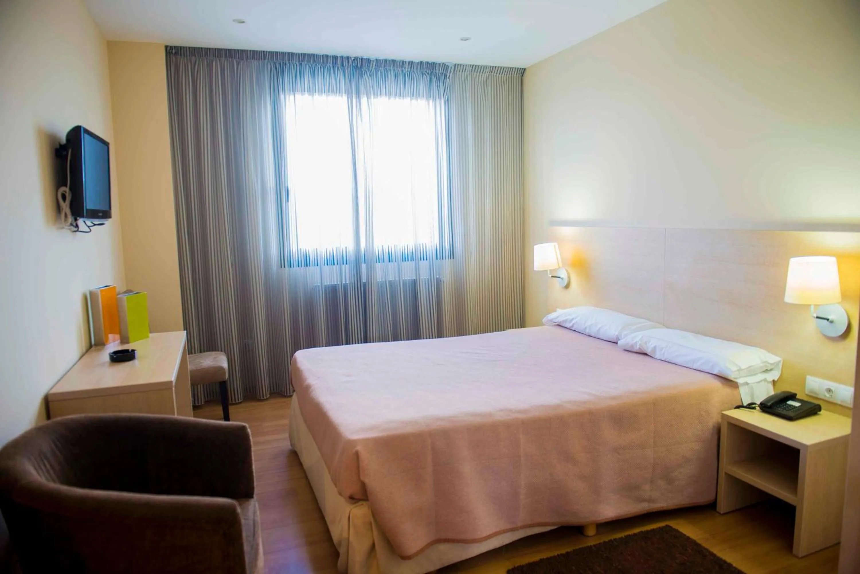 Bed in Hotel Meson de Erosa