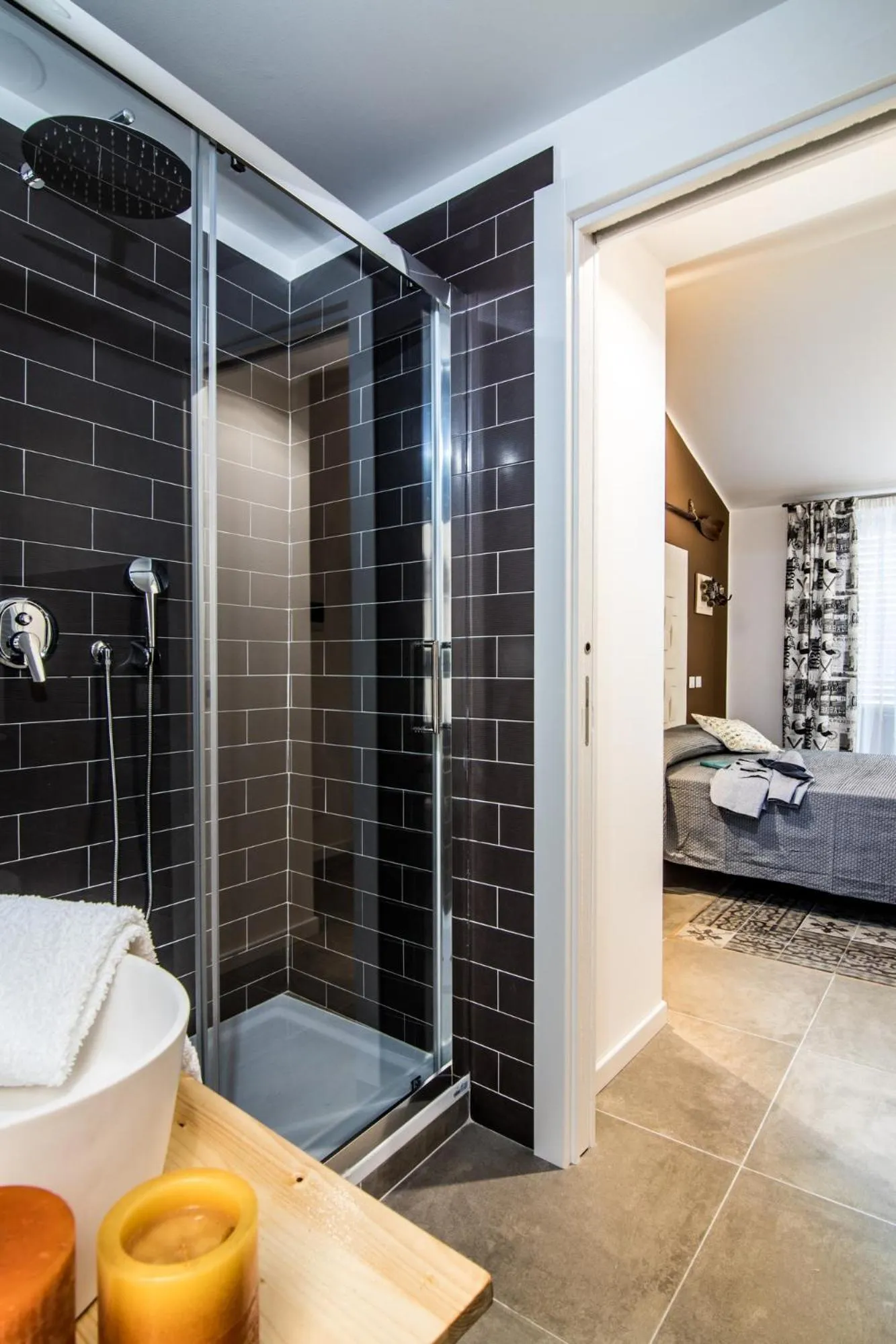 Bathroom, Bed in Ad Hoc Rooms