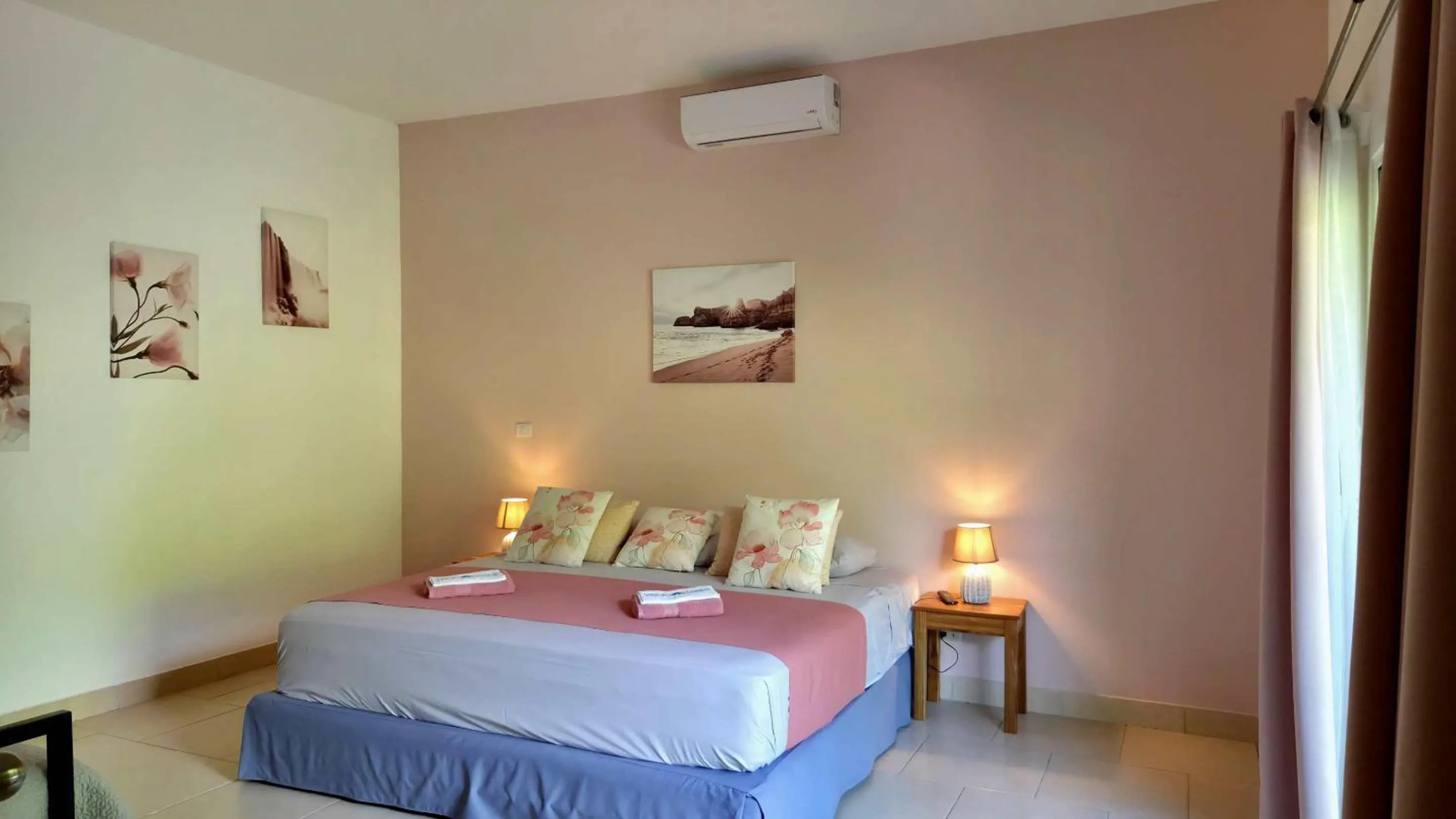 Bedroom, Bed in Tee-K Lodge Tamarindo