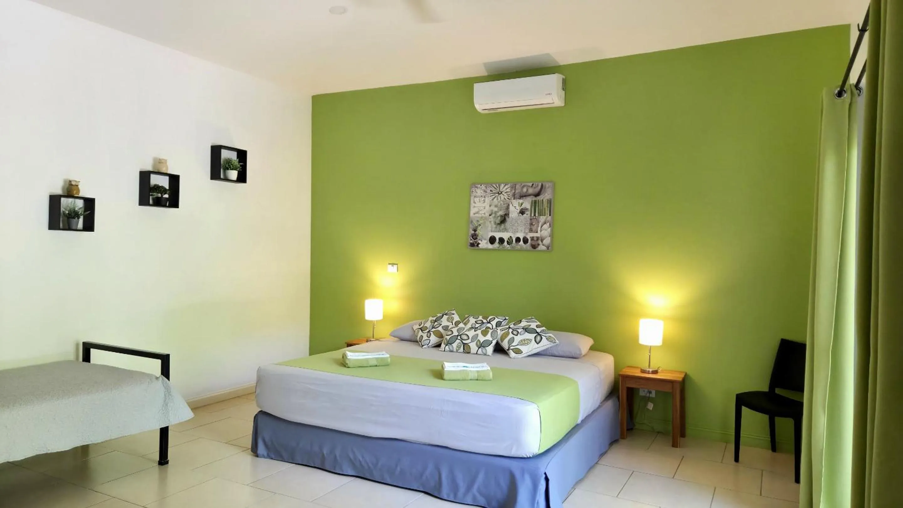 Bedroom, Bed in Tee-K Lodge Tamarindo