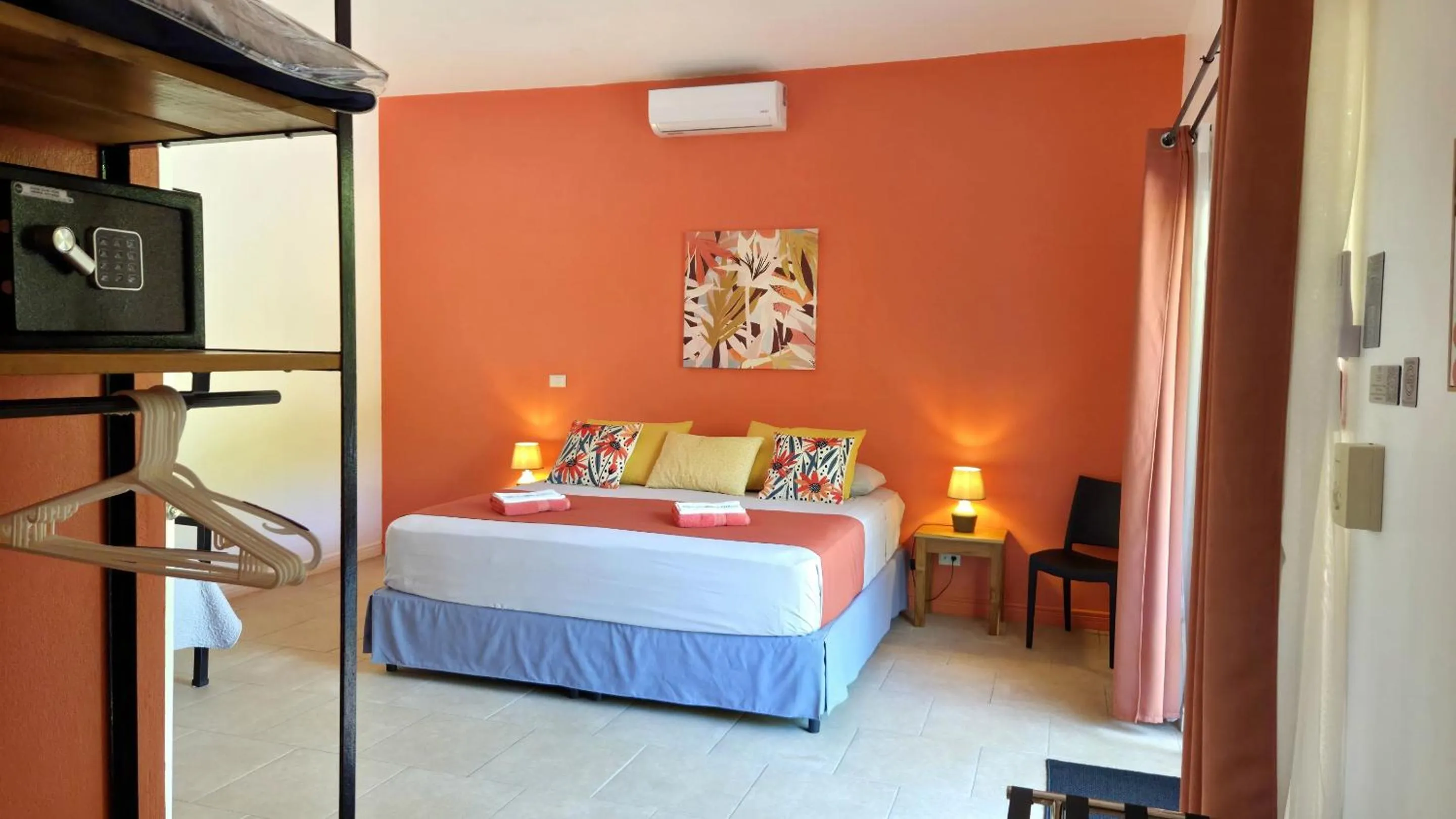 Bedroom, Bed in Tee-K Lodge Tamarindo