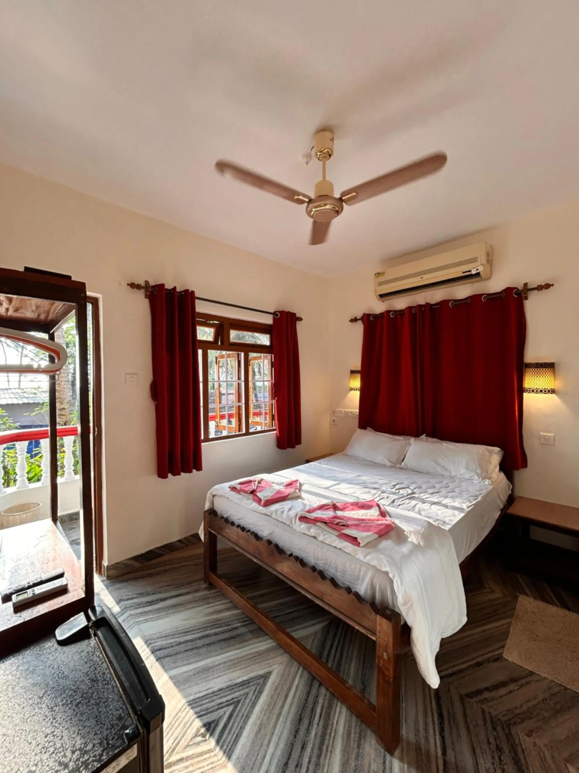 Bed in Maria Paulo Guest House Bar and Restaurant