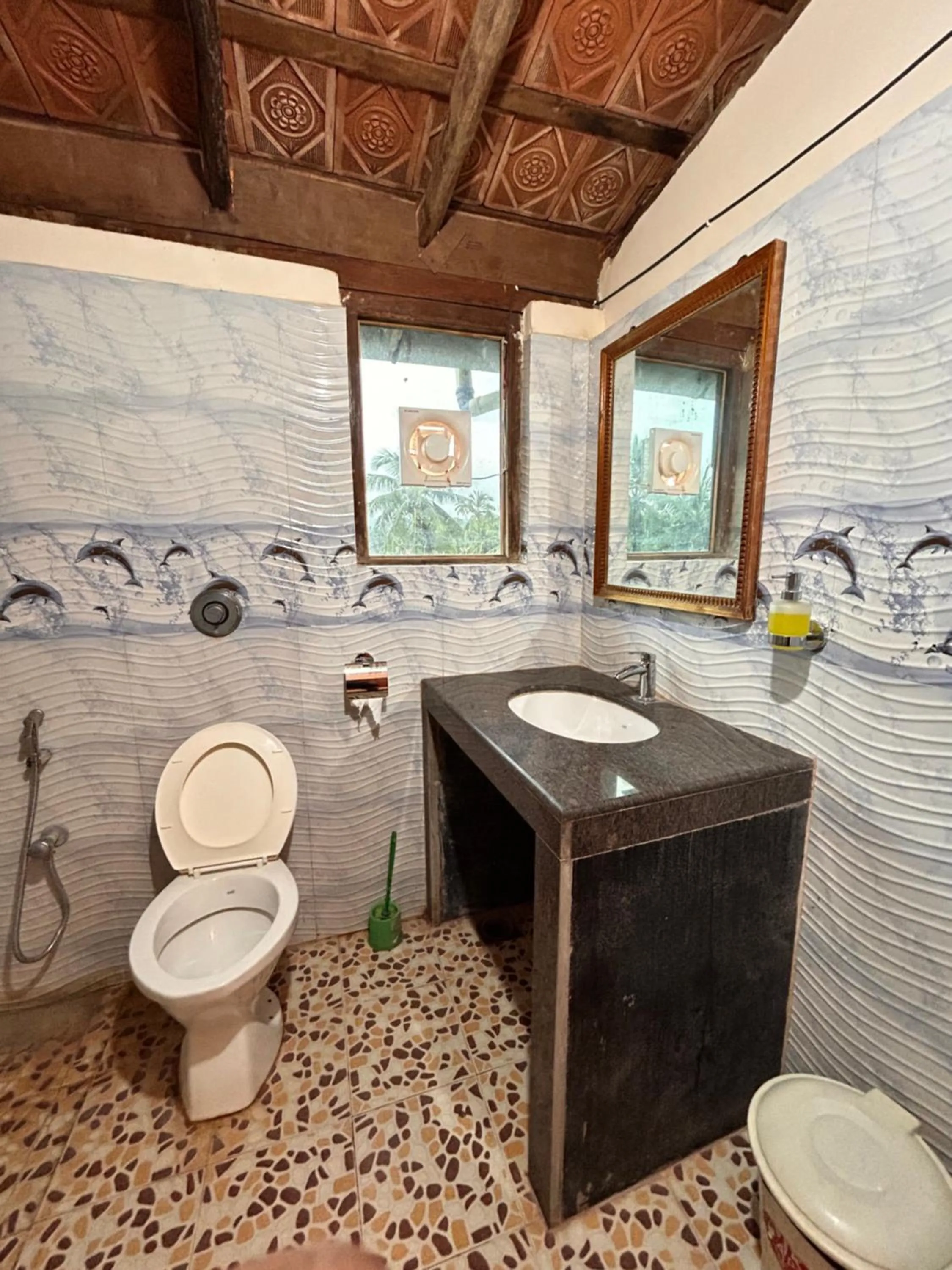 Toilet in Maria Paulo Guest House Bar and Restaurant