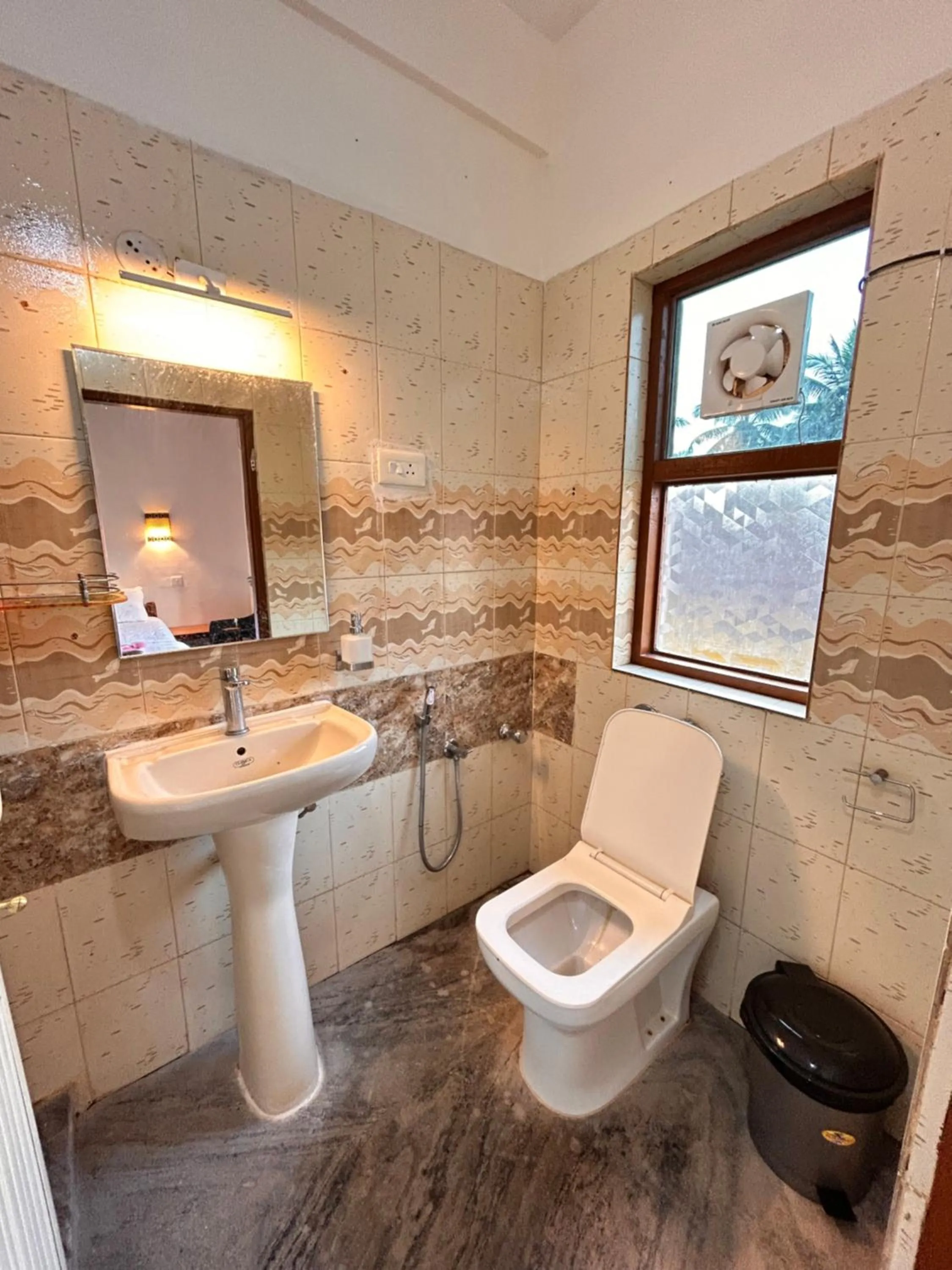 Toilet in Maria Paulo Guest House Bar and Restaurant