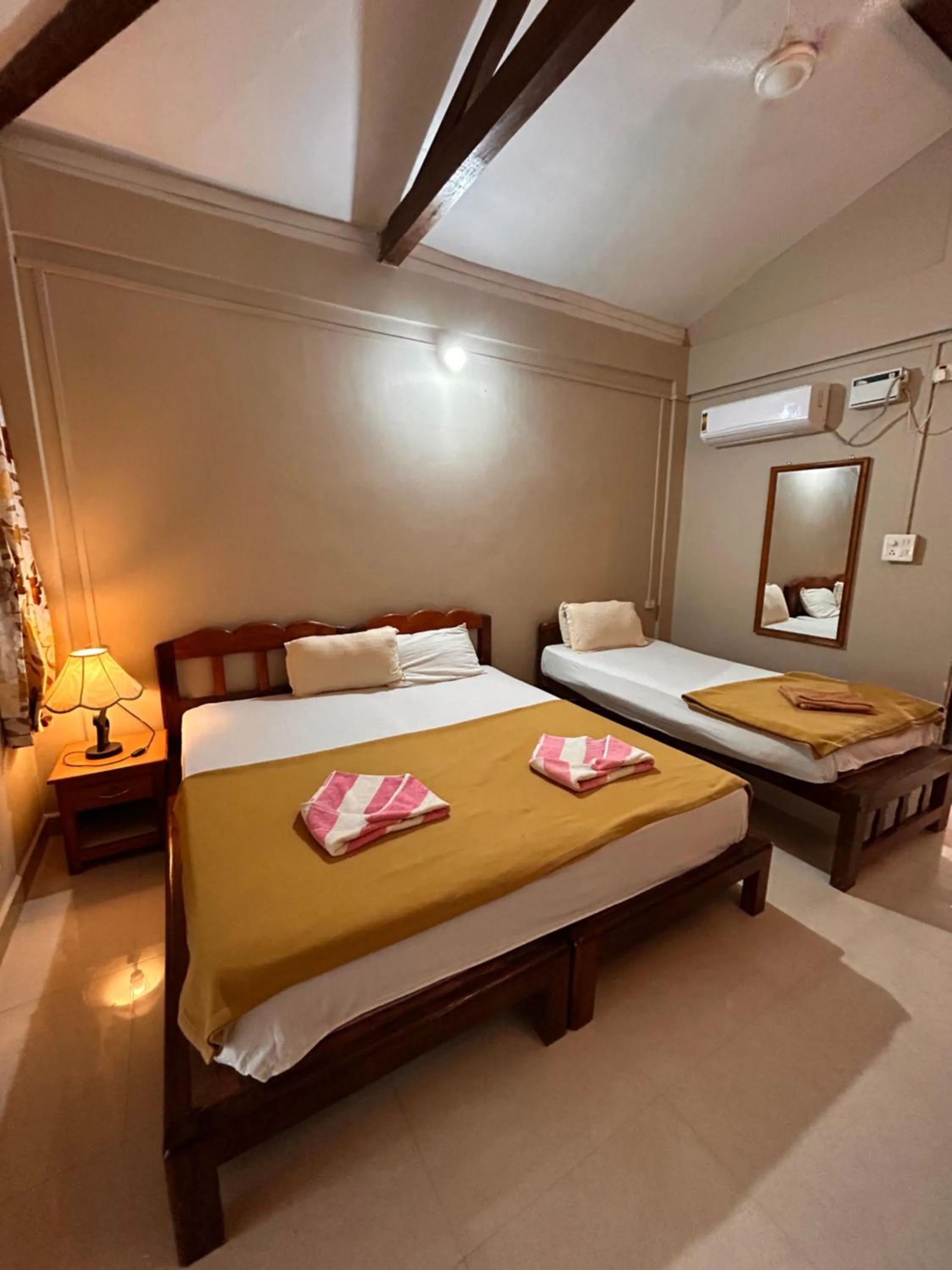 Bed in Maria Paulo Guest House Bar and Restaurant