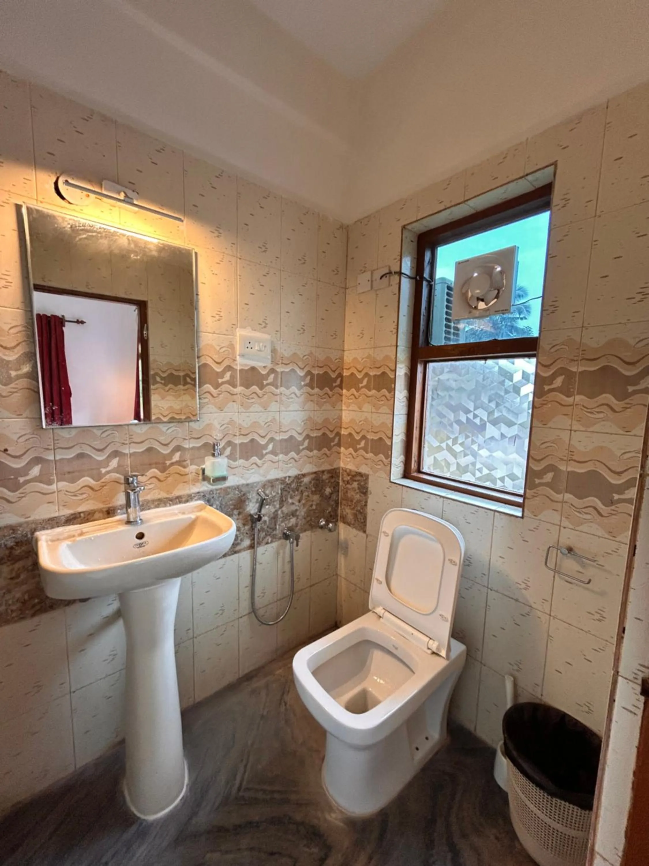 Toilet in Maria Paulo Guest House Bar and Restaurant