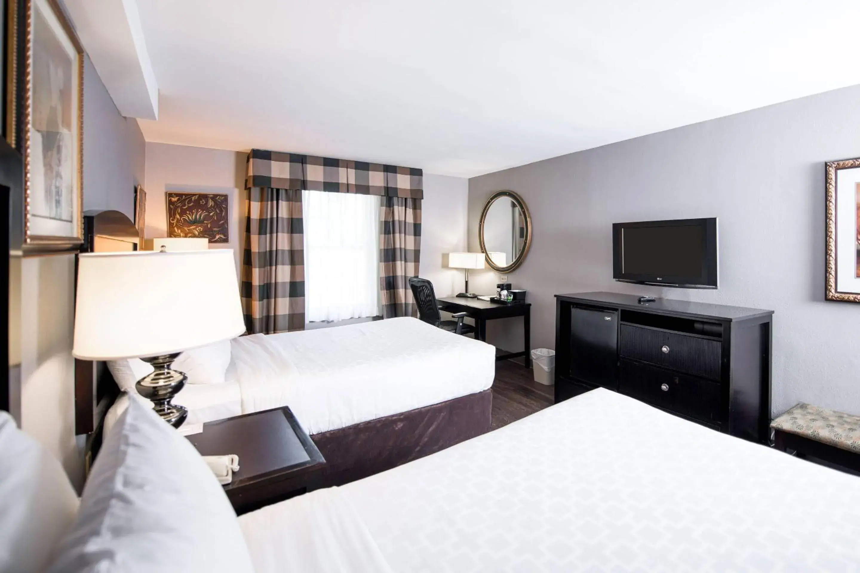 Double Room with Two Double Beds - Non-Smoking in Clarion Hotel & Conference Center Leesburg Double Room with Two Double Beds - Non-Smoking in Clarion Hotel & Conference Center Leesburg