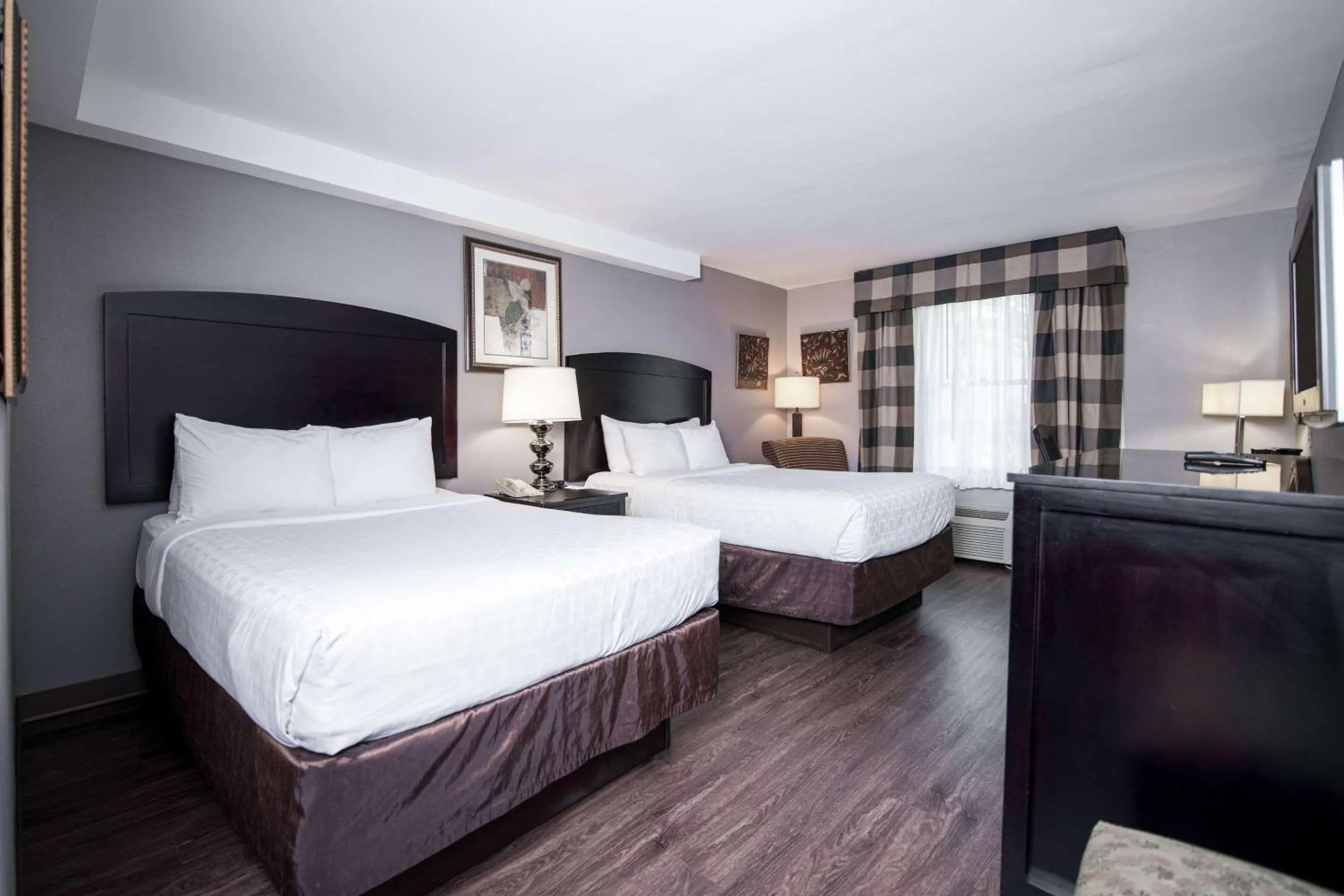 Photo of the whole room, Bed in Clarion Hotel & Conference Center Leesburg