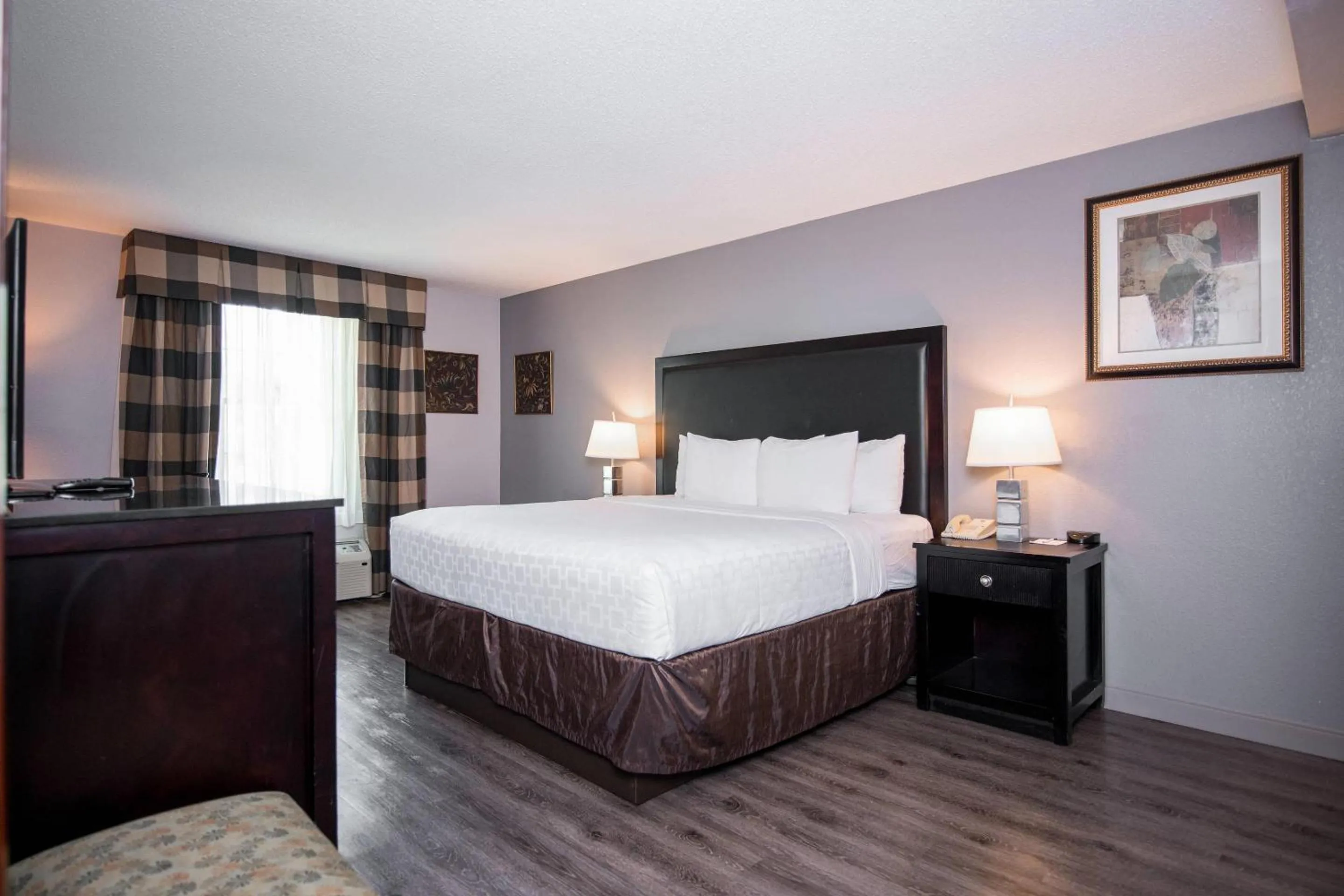 Bedroom, Bed in Clarion Hotel & Conference Center Leesburg