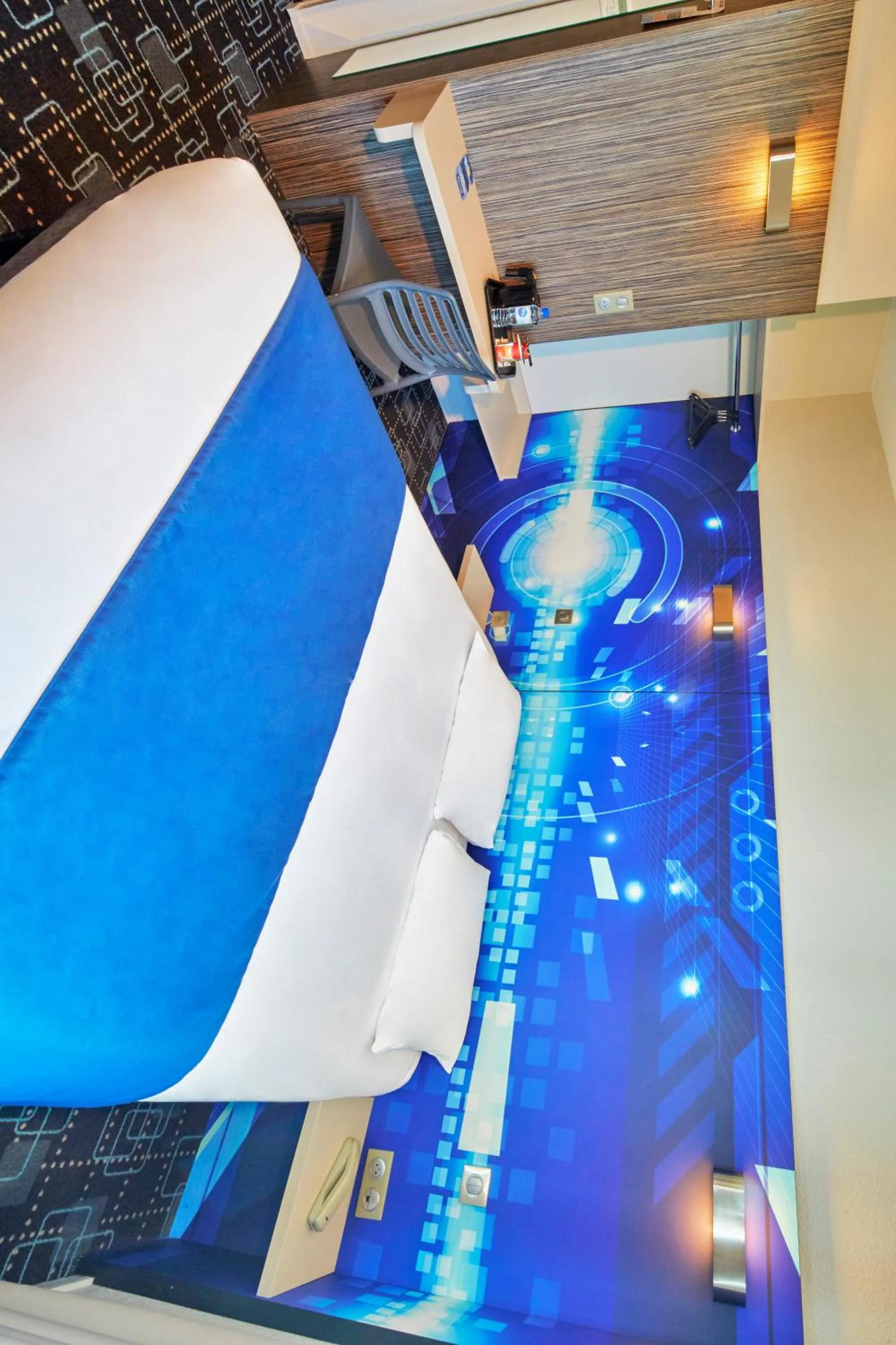 Bed in Kyriad Poitiers Jules Verne Site du Futuroscope