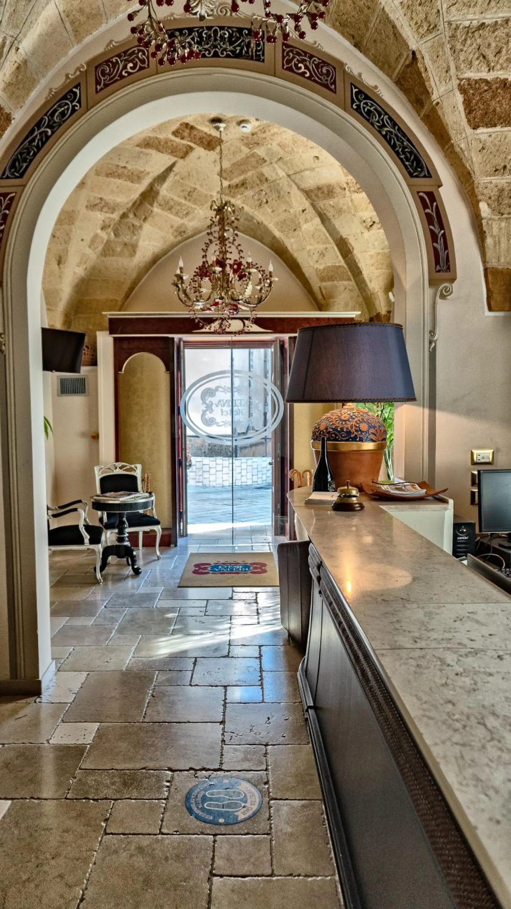 Lobby or reception in Kelina Charme Hotel by Cantine Due Palme