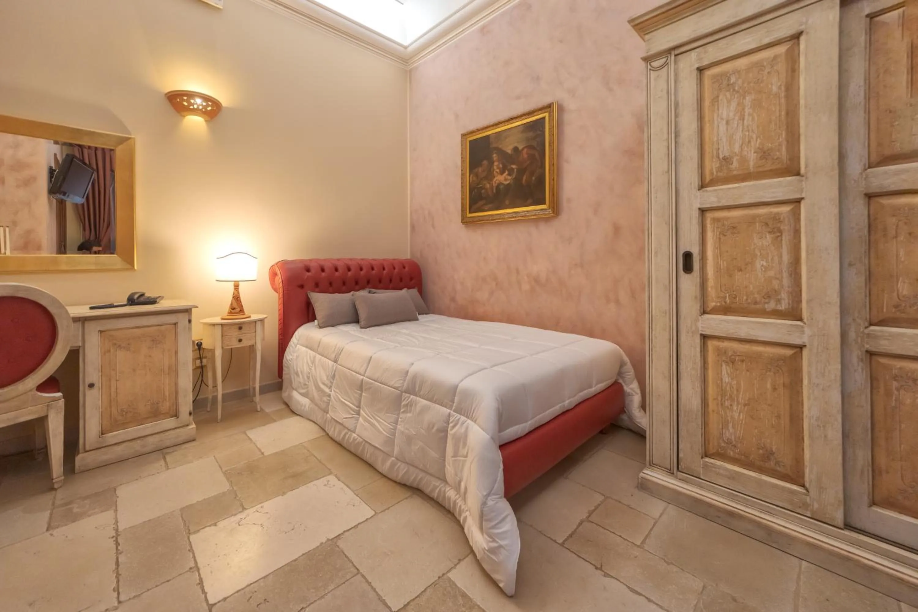 Photo of the whole room in Kelina Charme Hotel by Cantine Due Palme