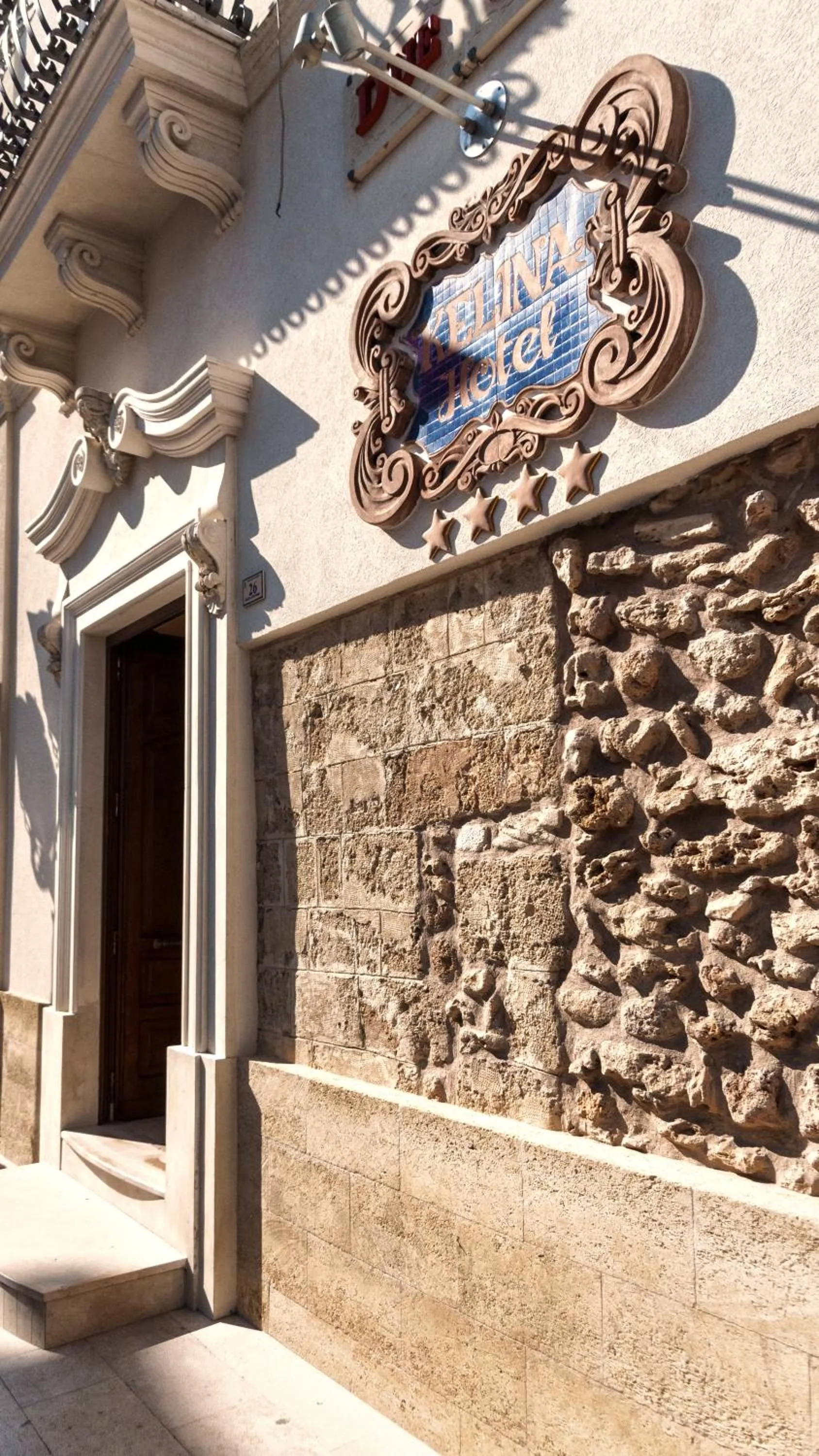 Property building in Kelina Charme Hotel by Cantine Due Palme