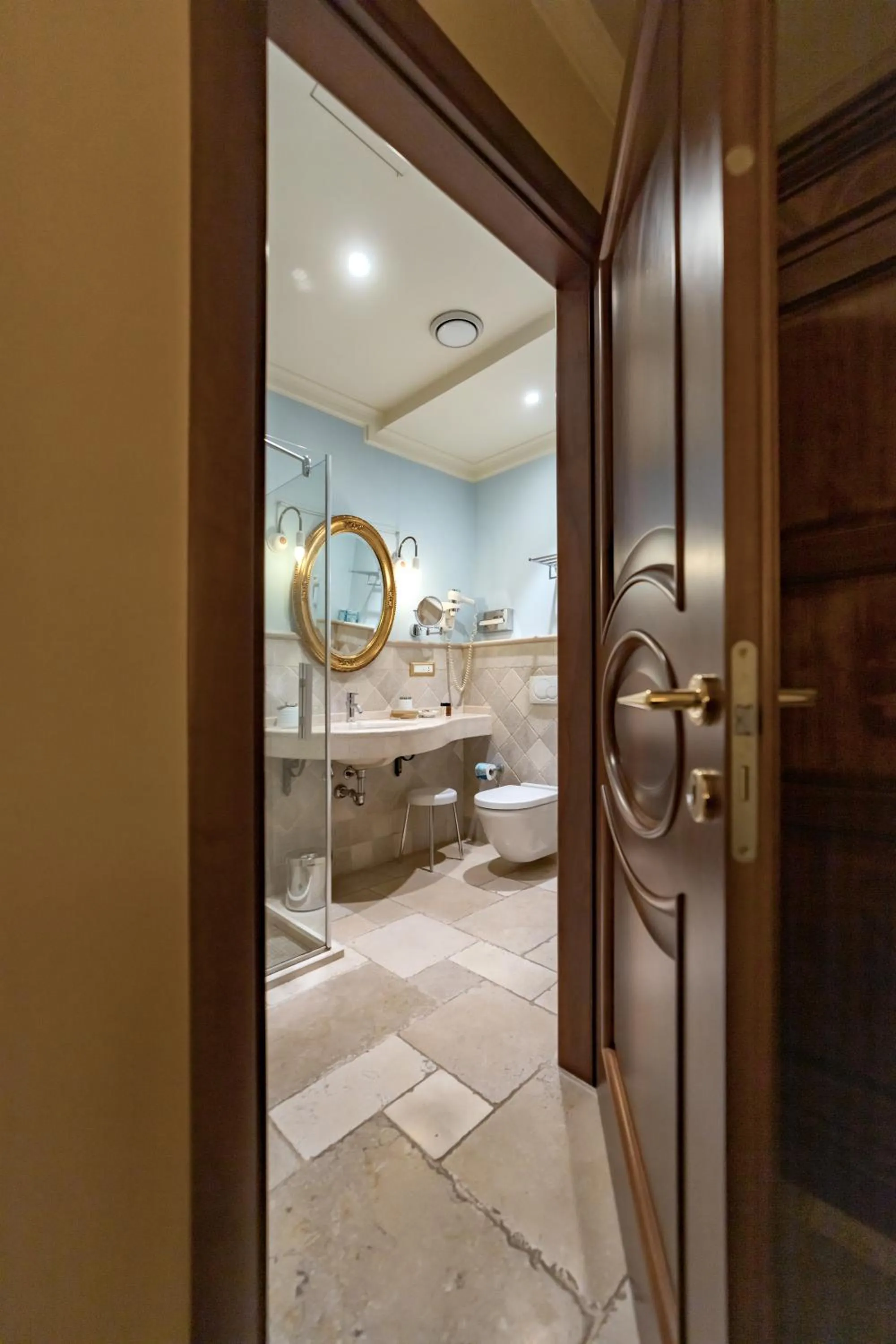 Shower in Kelina Charme Hotel by Cantine Due Palme