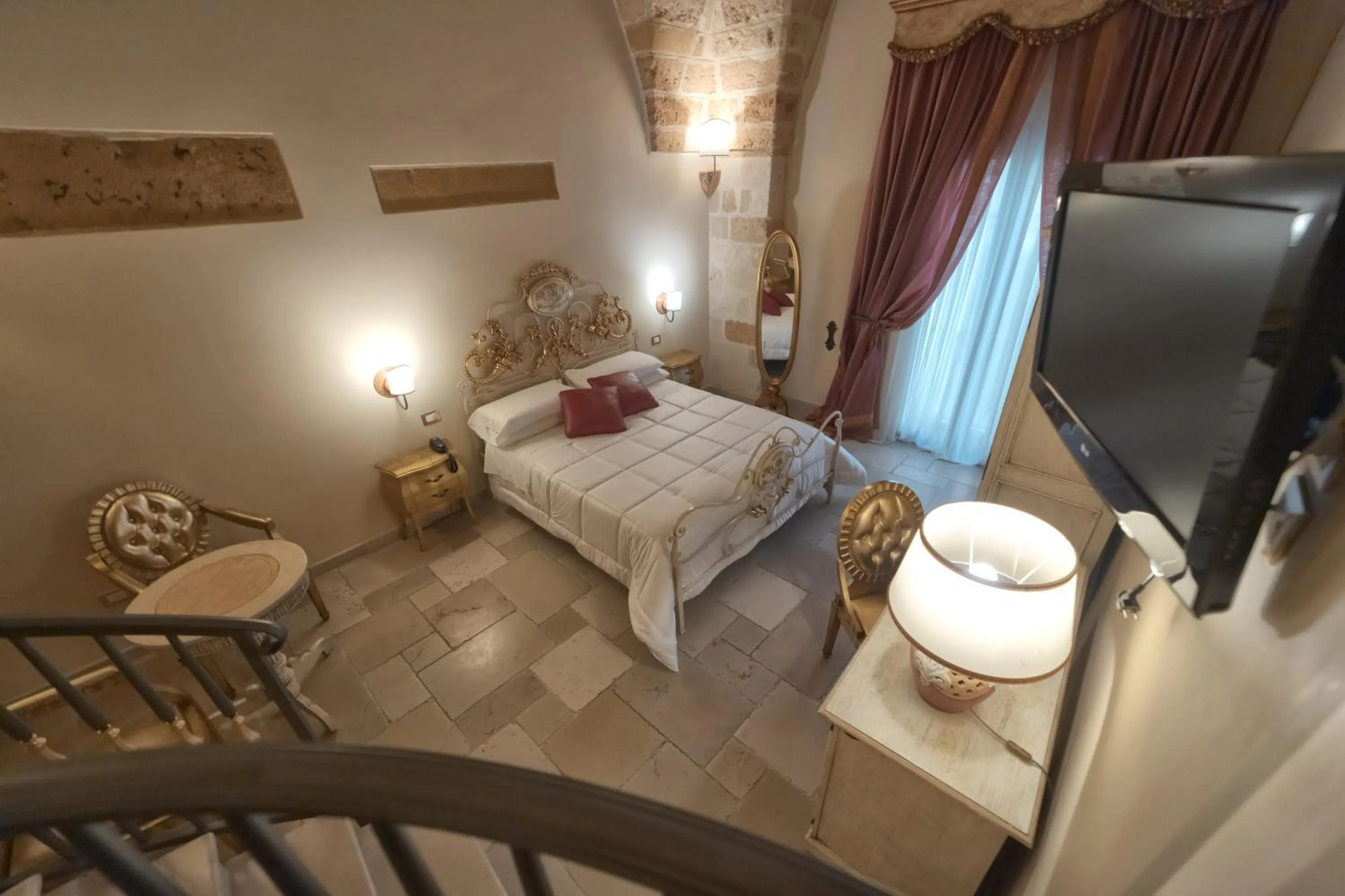 Bed in Kelina Charme Hotel by Cantine Due Palme