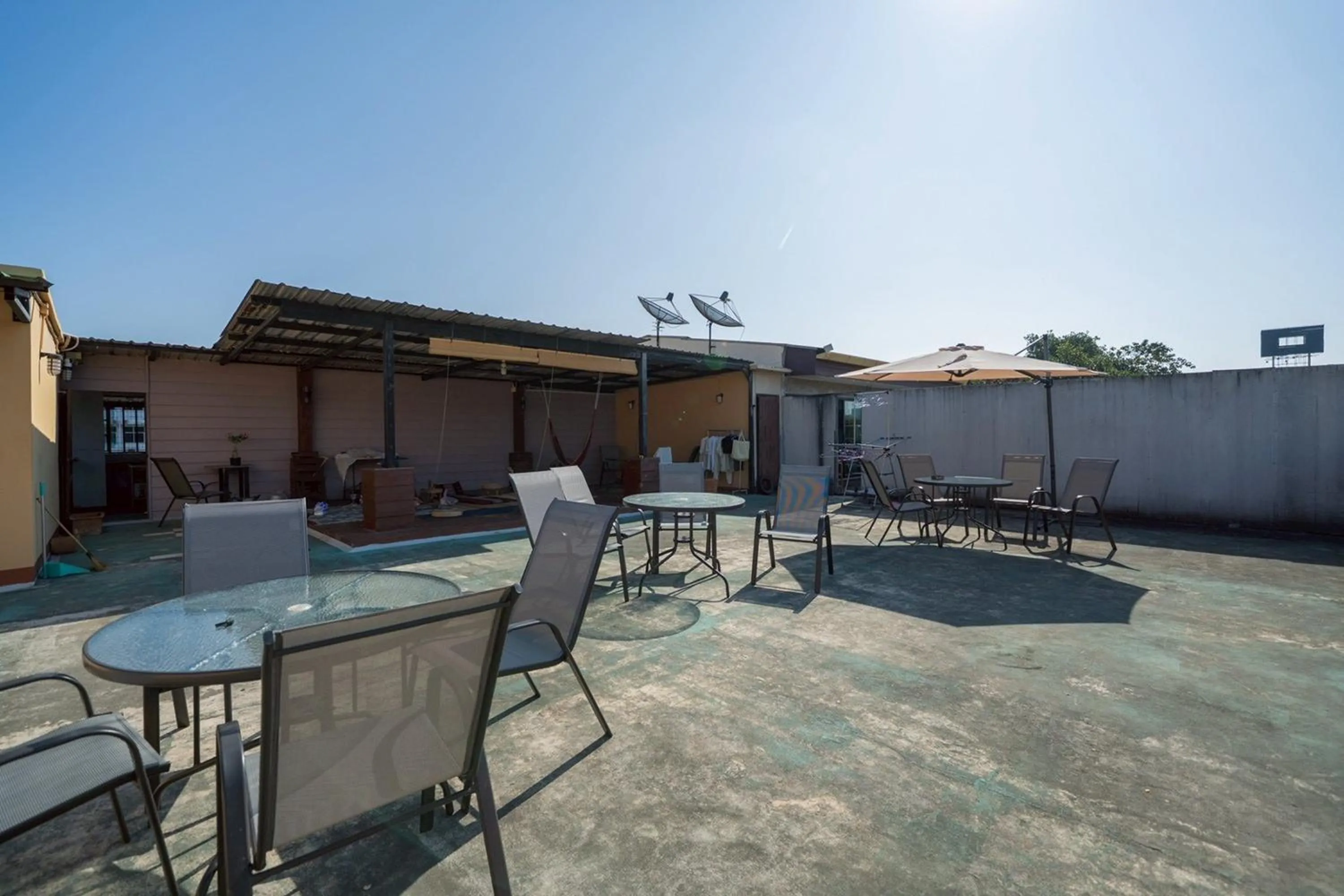 Property building in Koenji Guest House & Bar Chiang Mai