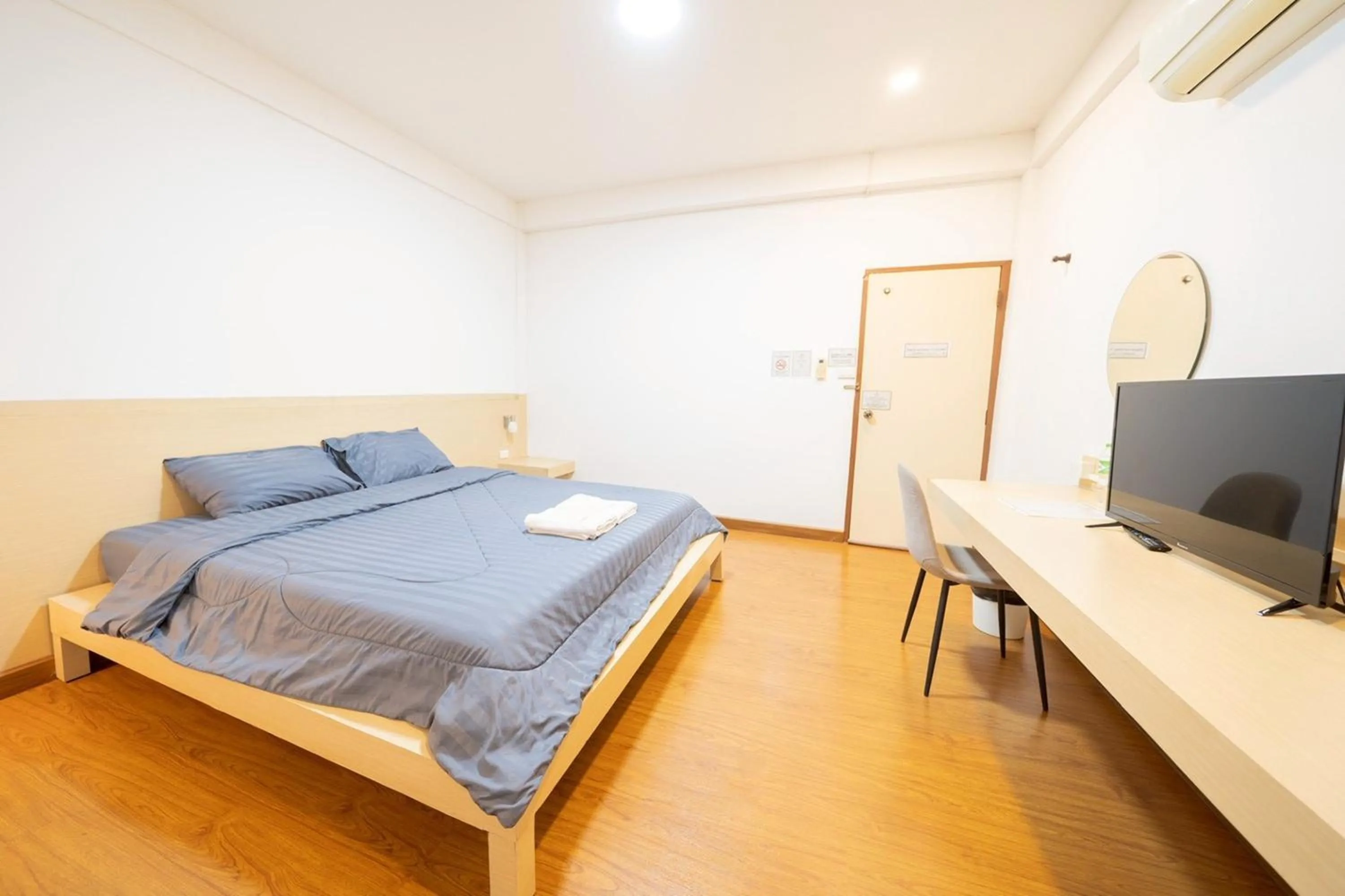 Bed in Koenji Guest House & Bar Chiang Mai