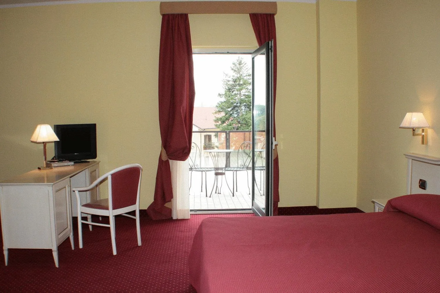 Balcony/Terrace, Bed in Hotel Il Duca Del Sannio