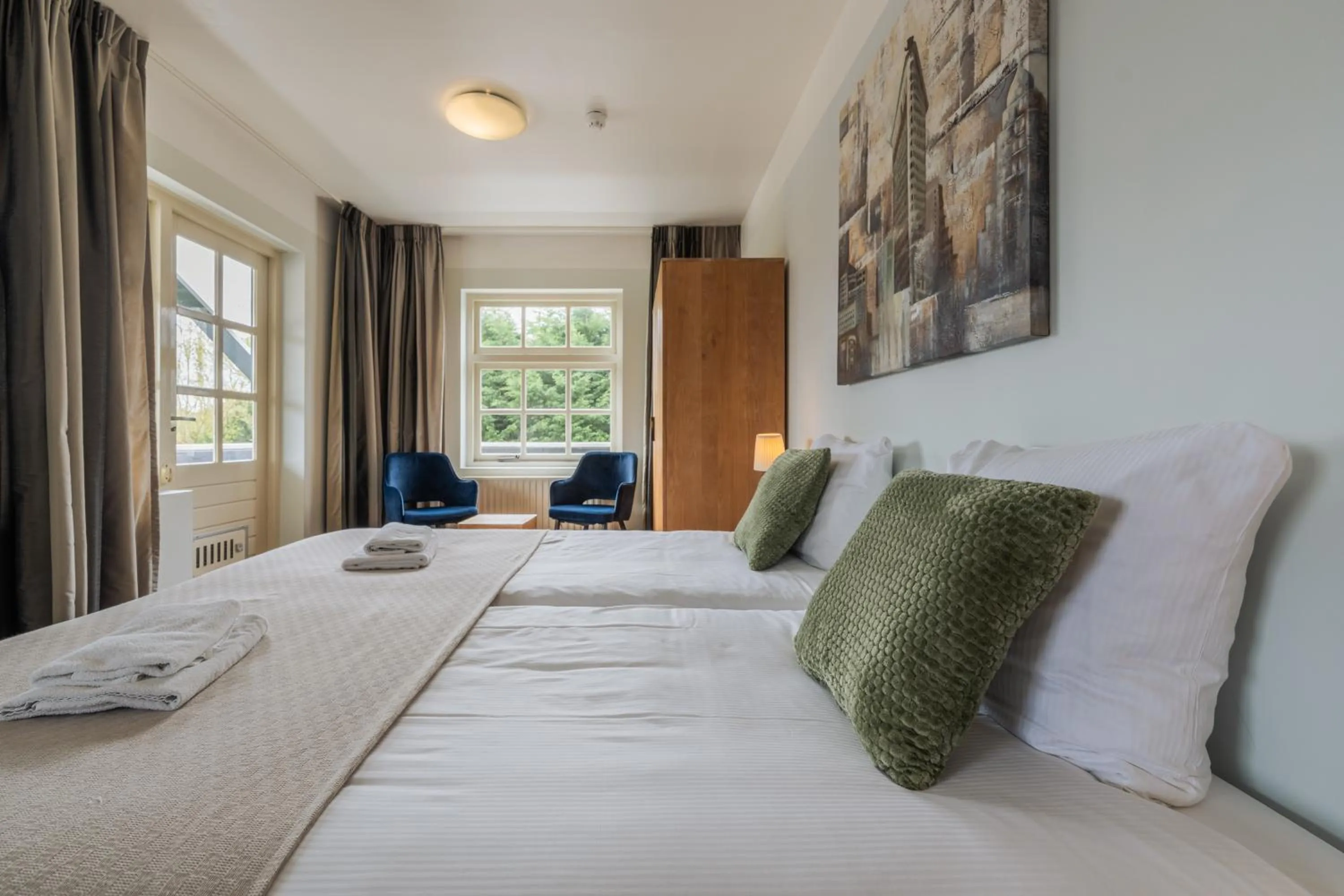 Bedroom, Bed in Strandhotel Dennenbos