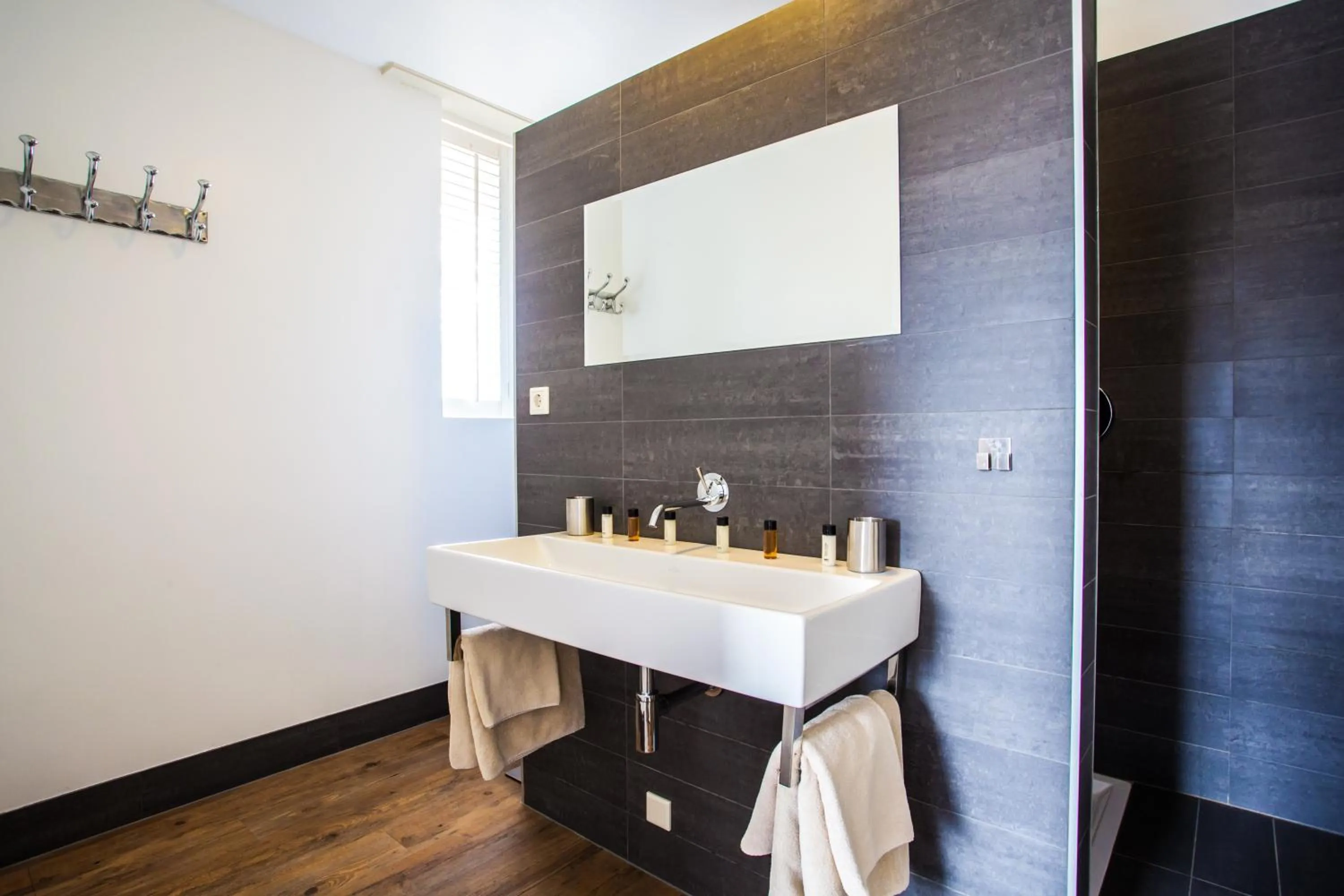 Shower in Strandhotel Dennenbos