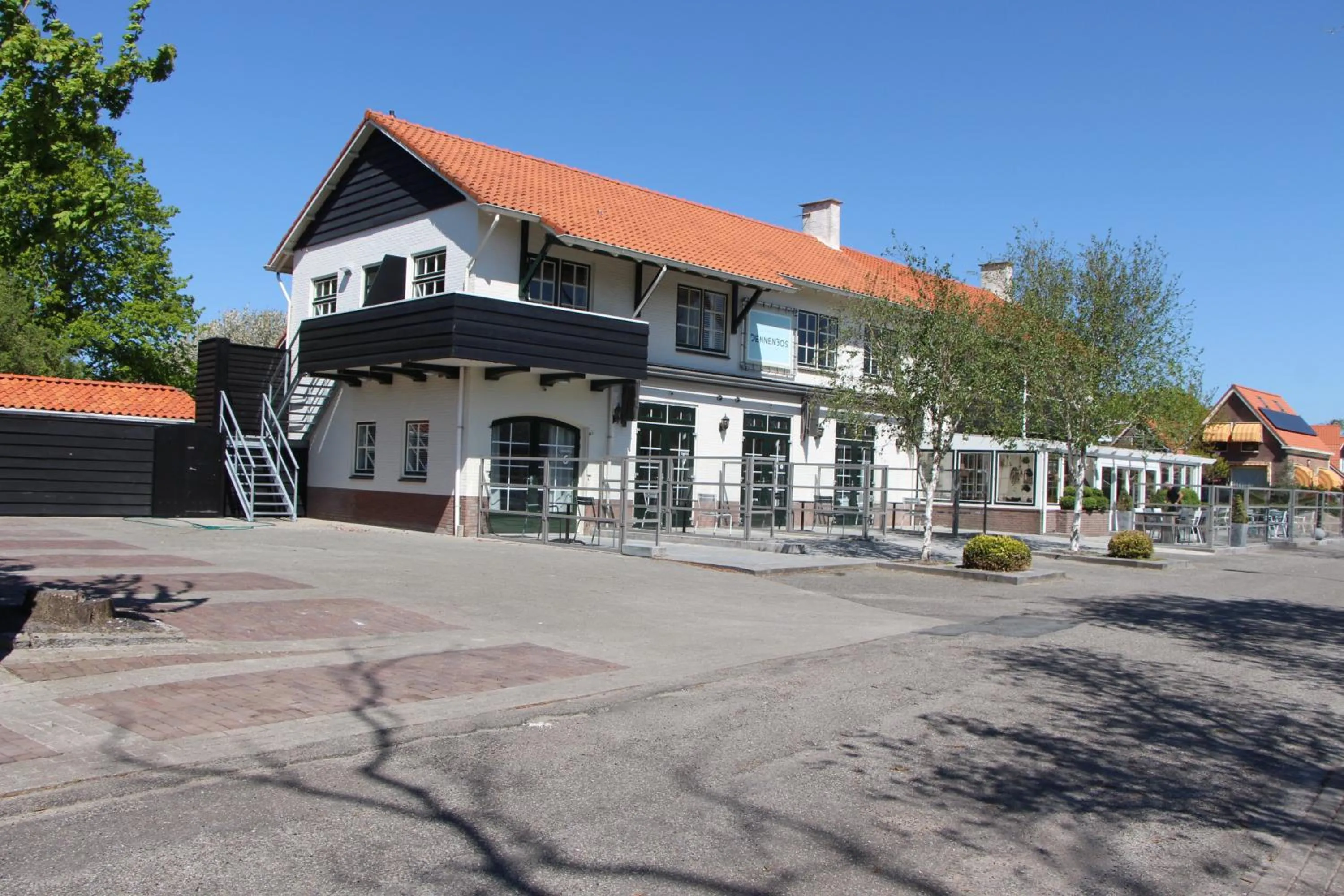 Property building in Strandhotel Dennenbos