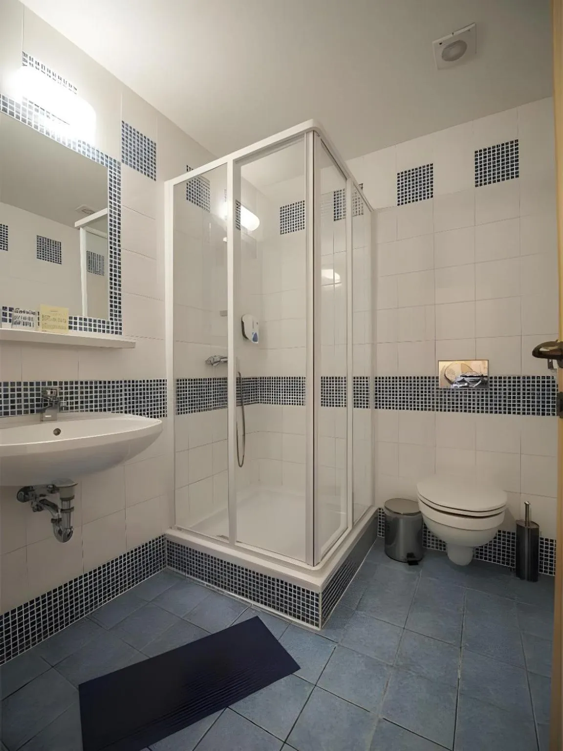 Shower in Zenit Wellness Hotel Balaton