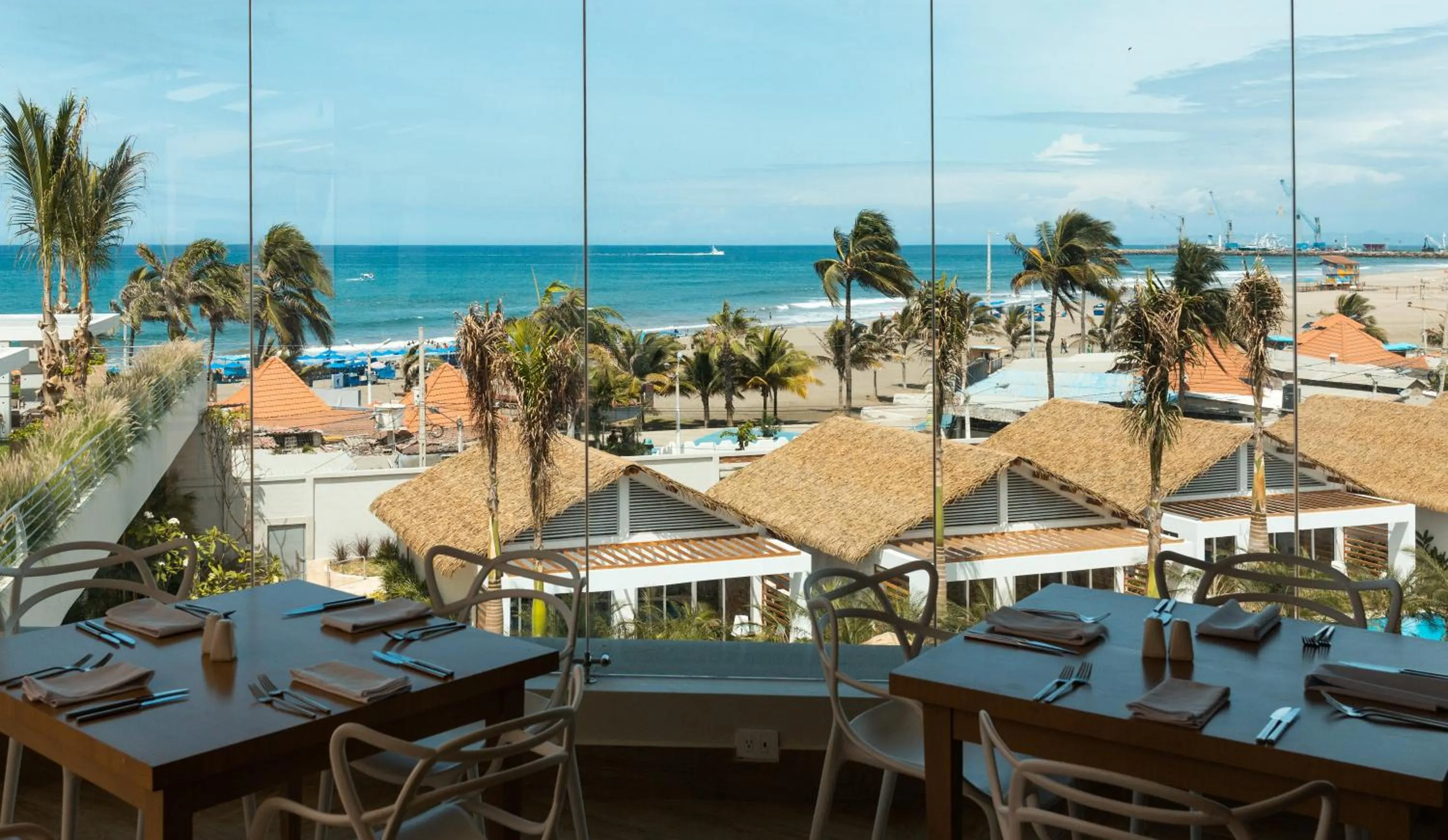 Restaurant/places to eat in Oro Verde Manta