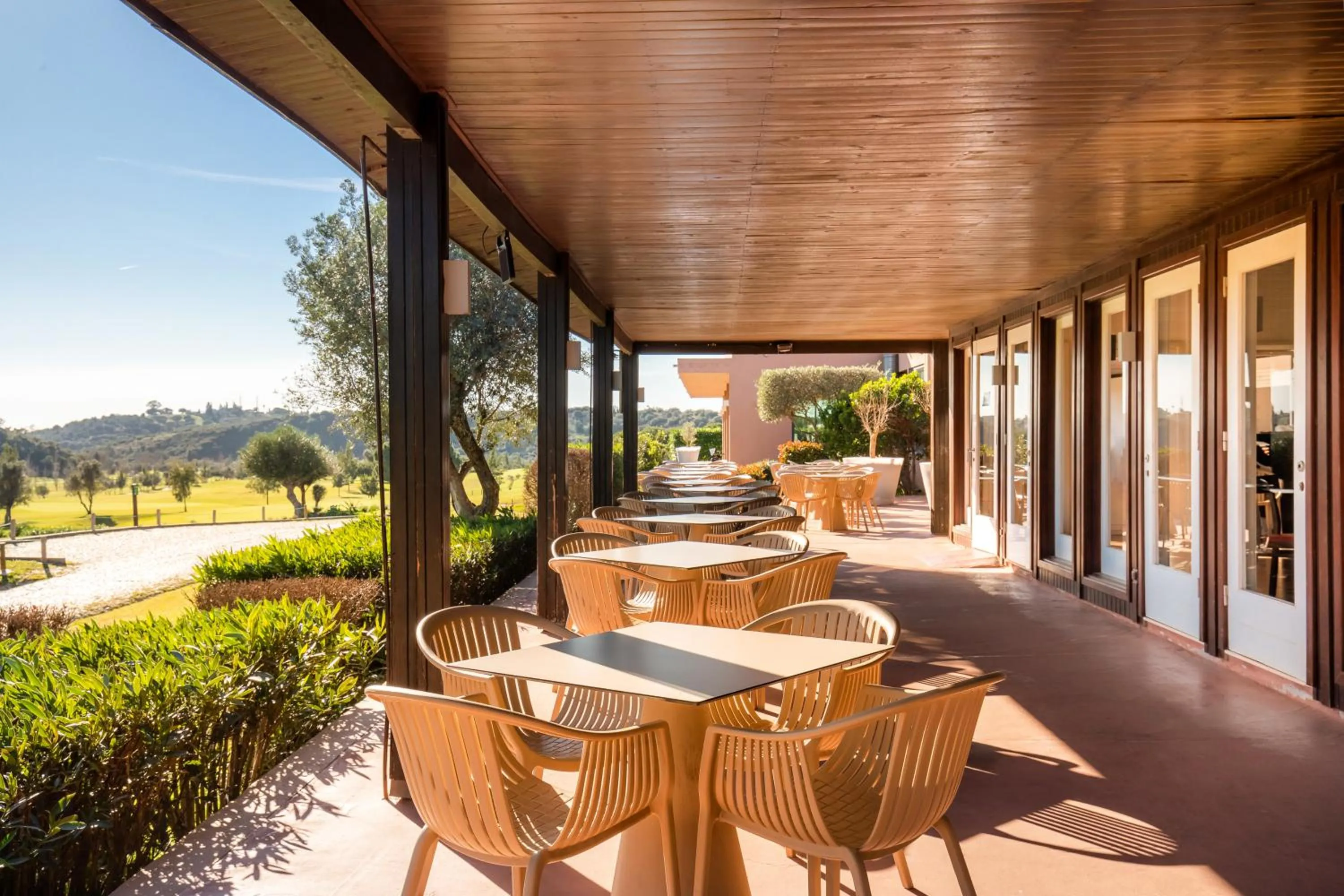 Lounge or bar in NAU Morgado Golf & Country Club