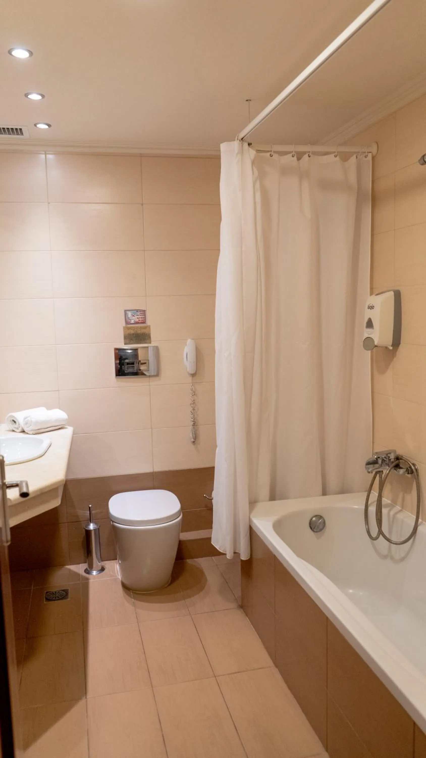 Toilet in Palatino Hotel